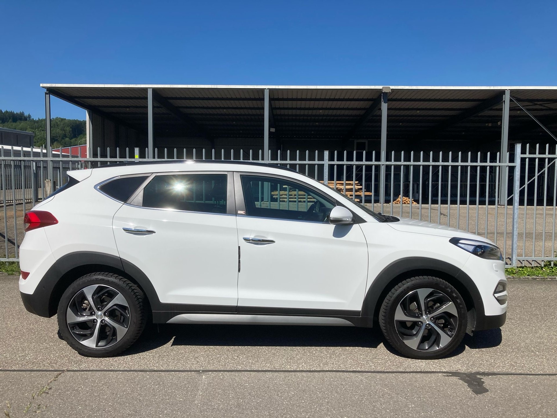 HYUNDAI Tucson 2.0 CRDI Vertex 4WD Automatic-image-3