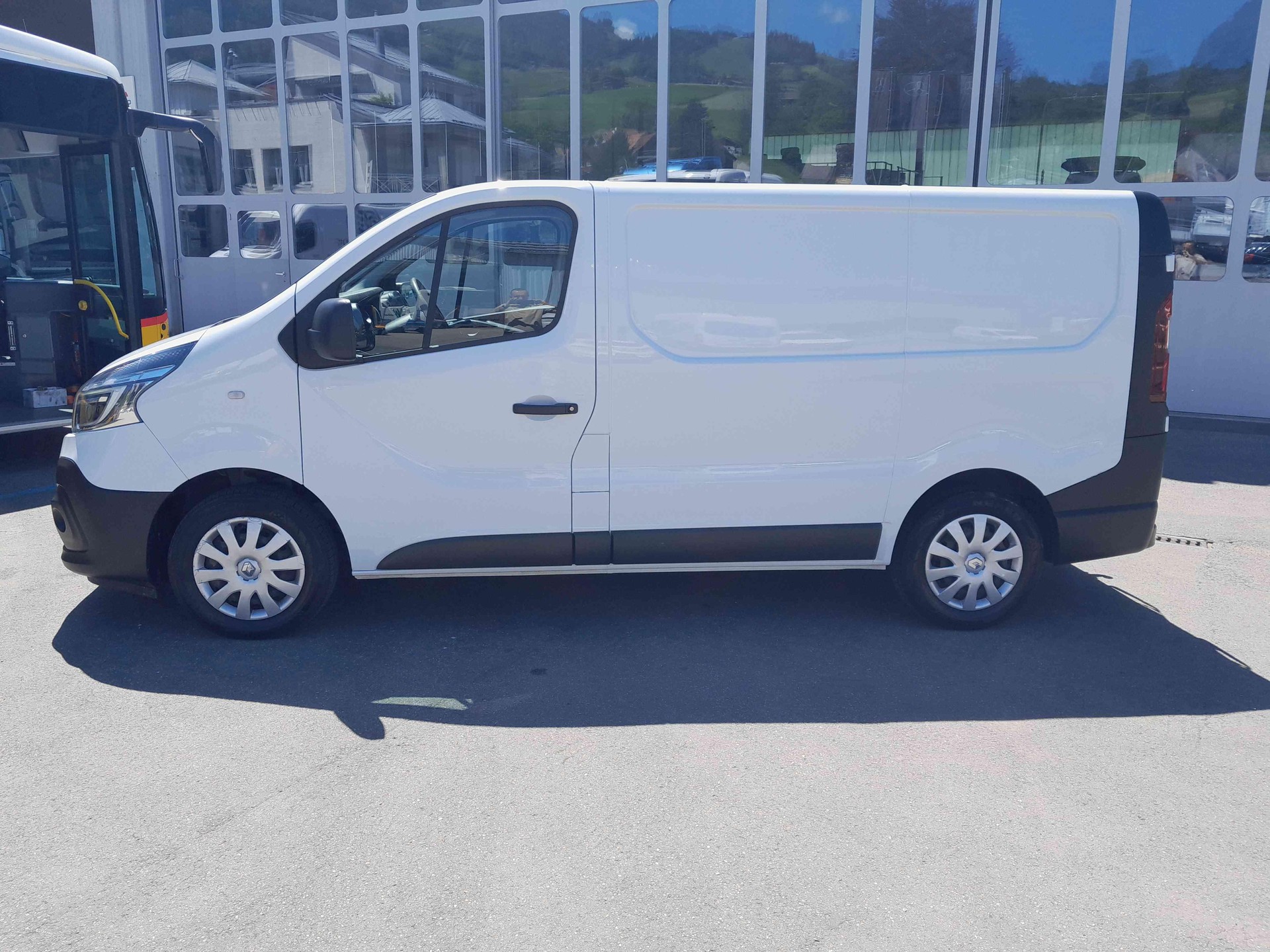 RENAULT Trafic Kaw. 2.9 t L1 H1 2.5 dCi 146 DPF-image-1