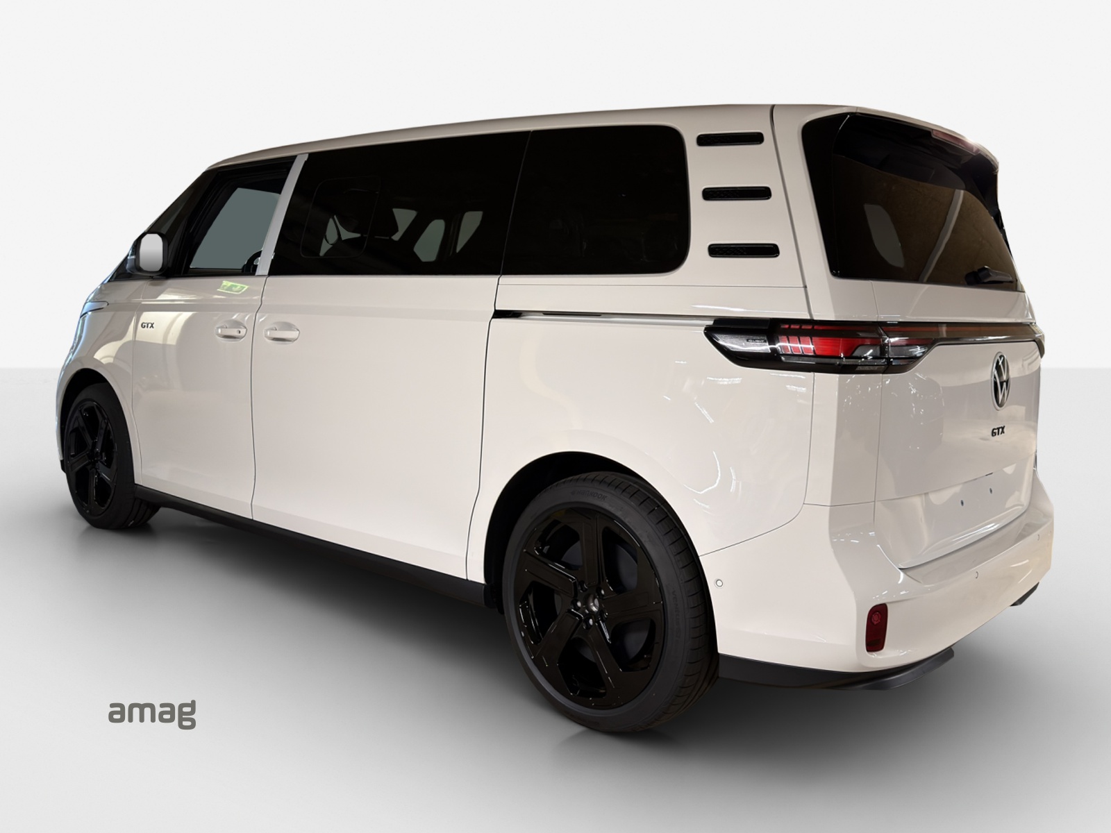 VW ID.Buzz LWB GTX 4 Motion-image-2