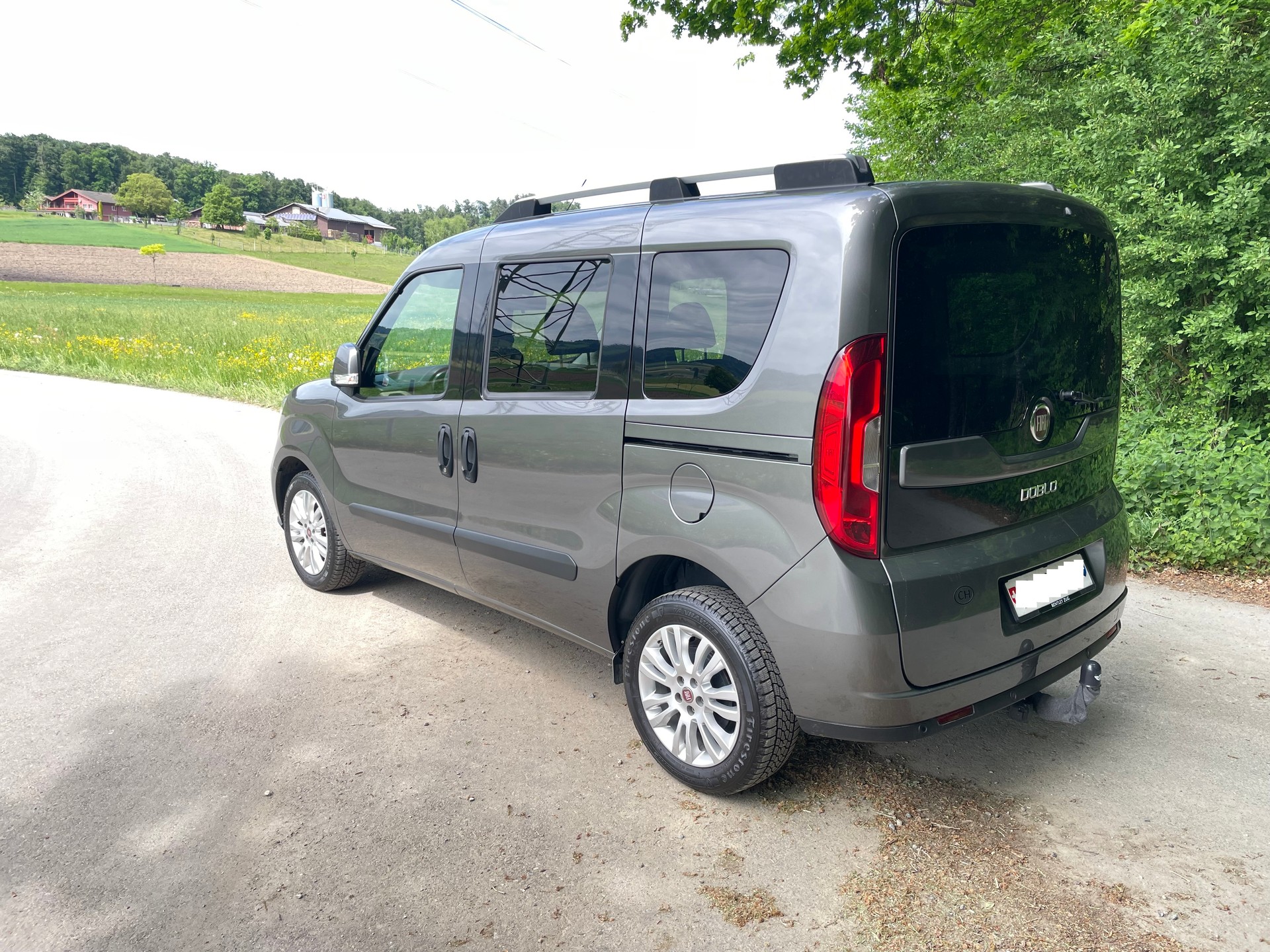 FIAT 1.6 16V JTD 105 Lounge 5P-image-1