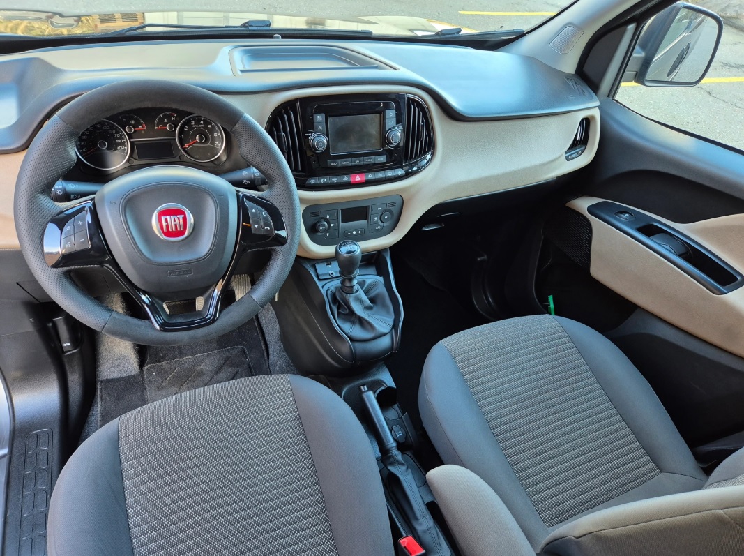 FIAT 1.6 16V JTD 105 Lounge 5P-image-3