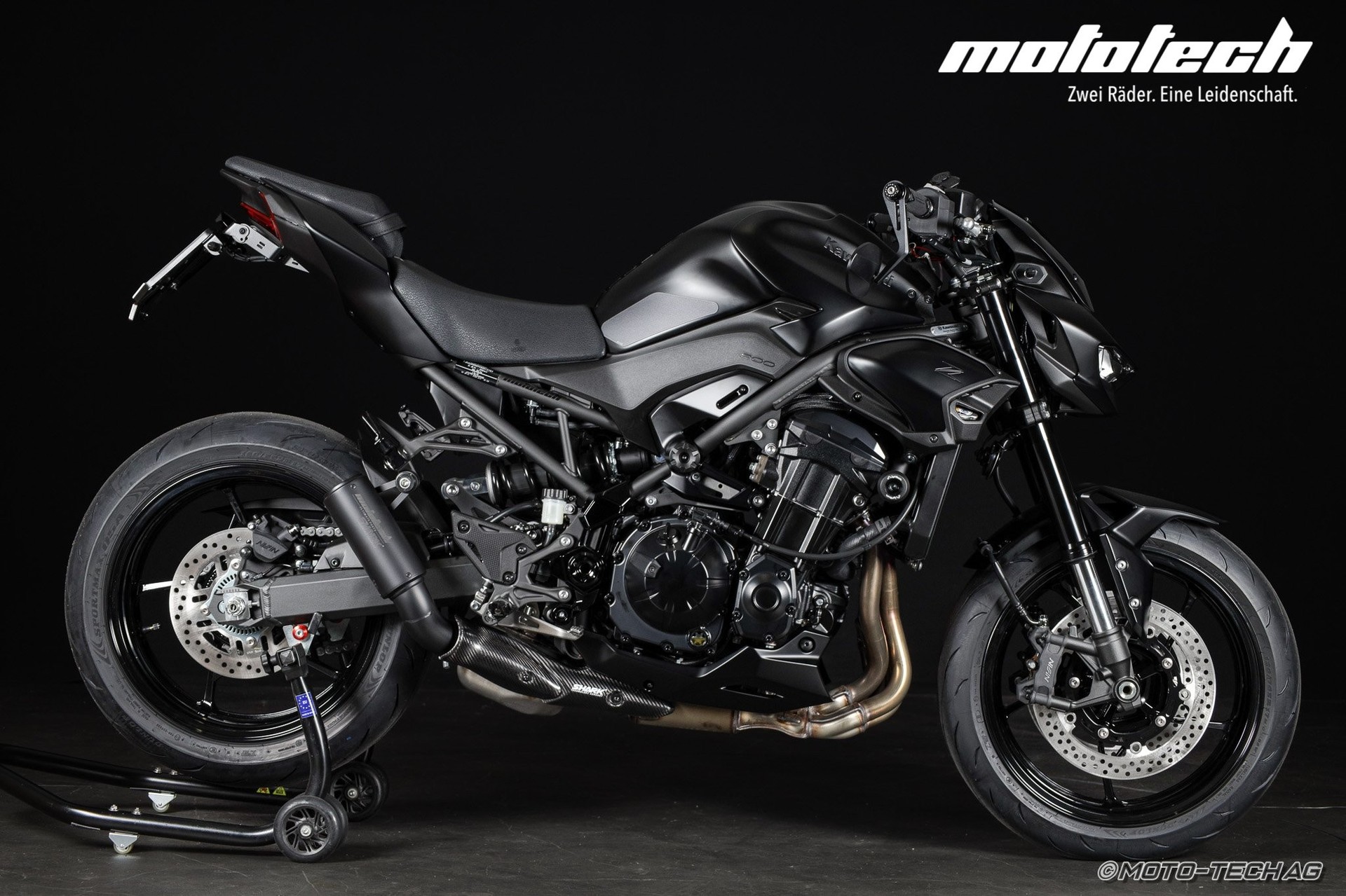 KAWASAKI Z 900 MY25 (35 / 91kW) STAGE 1 BLACK EDITION-showroom-element-1