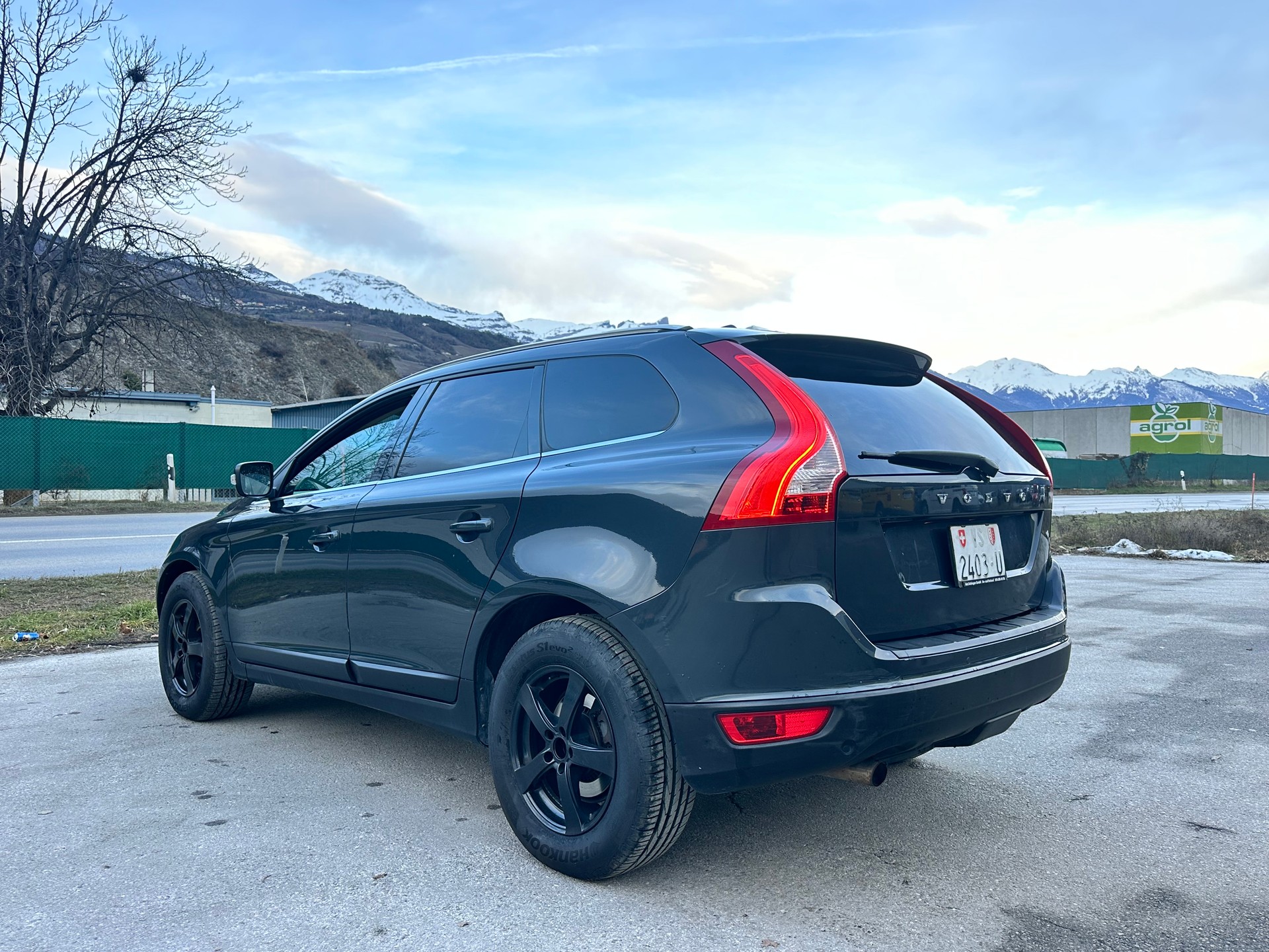 VOLVO XC60 D5 AWD Momentum Geartronic-image-4