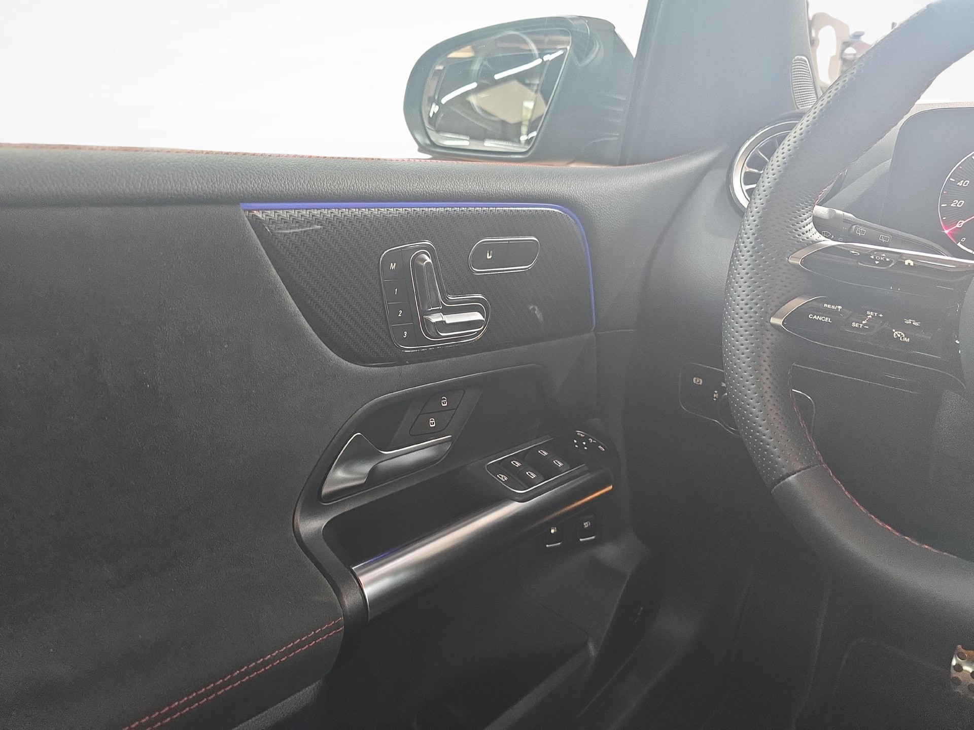 MERCEDES-BENZ B 250 e EQ Star AMG Line-image-5