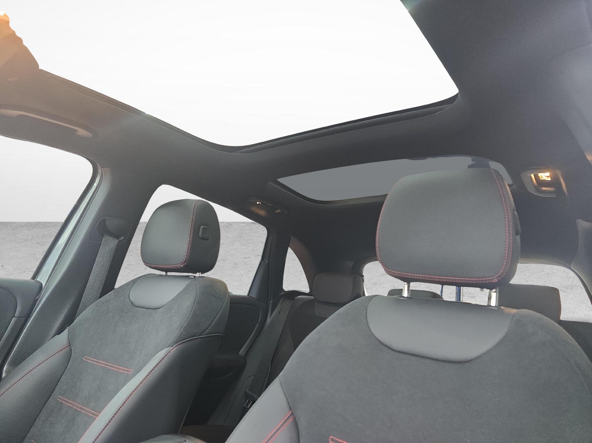 MERCEDES-BENZ B 250 e EQ Star AMG Line-image-8