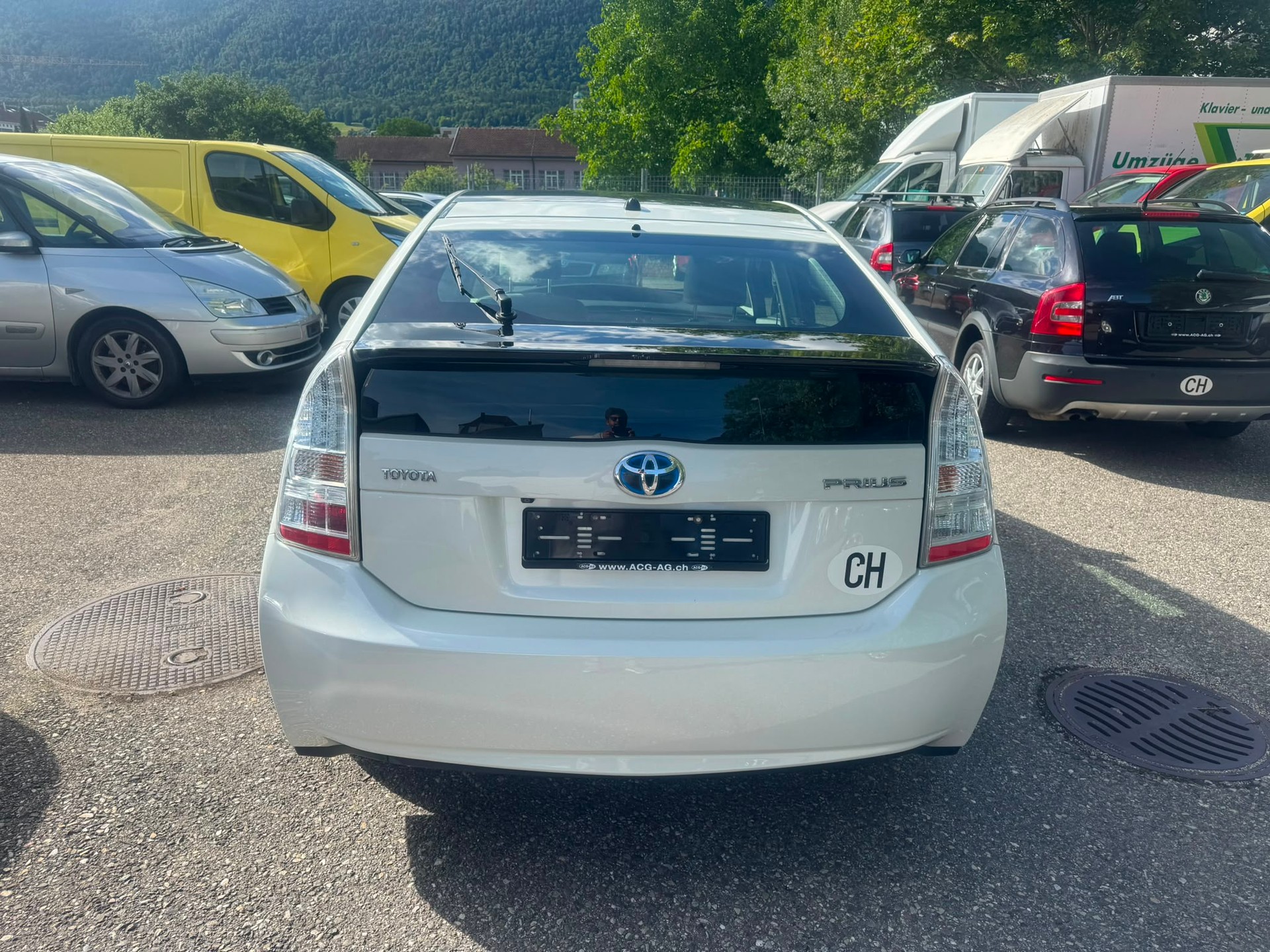 TOYOTA Prius 1.8 16V HSD Sol ** Navigationssystem ** RF-Kamera ** Head UP Display ** PDC Vorne ** Frisch Ab MFK & Service **-image-12