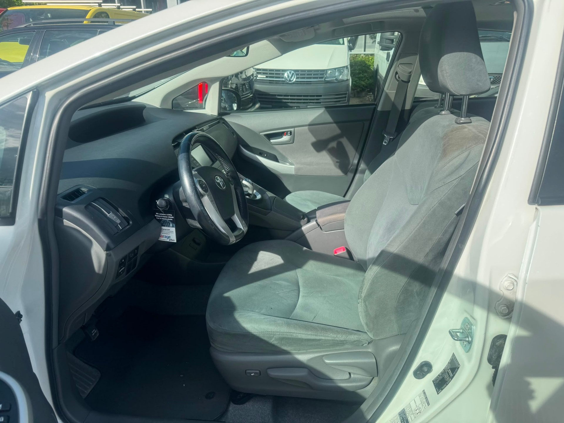 TOYOTA Prius 1.8 16V HSD Sol ** Navigationssystem ** RF-Kamera ** Head UP Display ** PDC Vorne ** Frisch Ab MFK & Service **-image-6