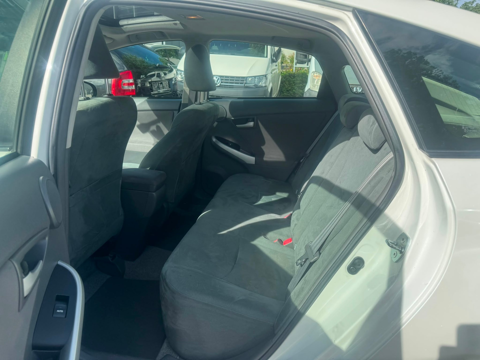 TOYOTA Prius 1.8 16V HSD Sol ** Navigationssystem ** RF-Kamera ** Head UP Display ** PDC Vorne ** Frisch Ab MFK & Service **-image-3