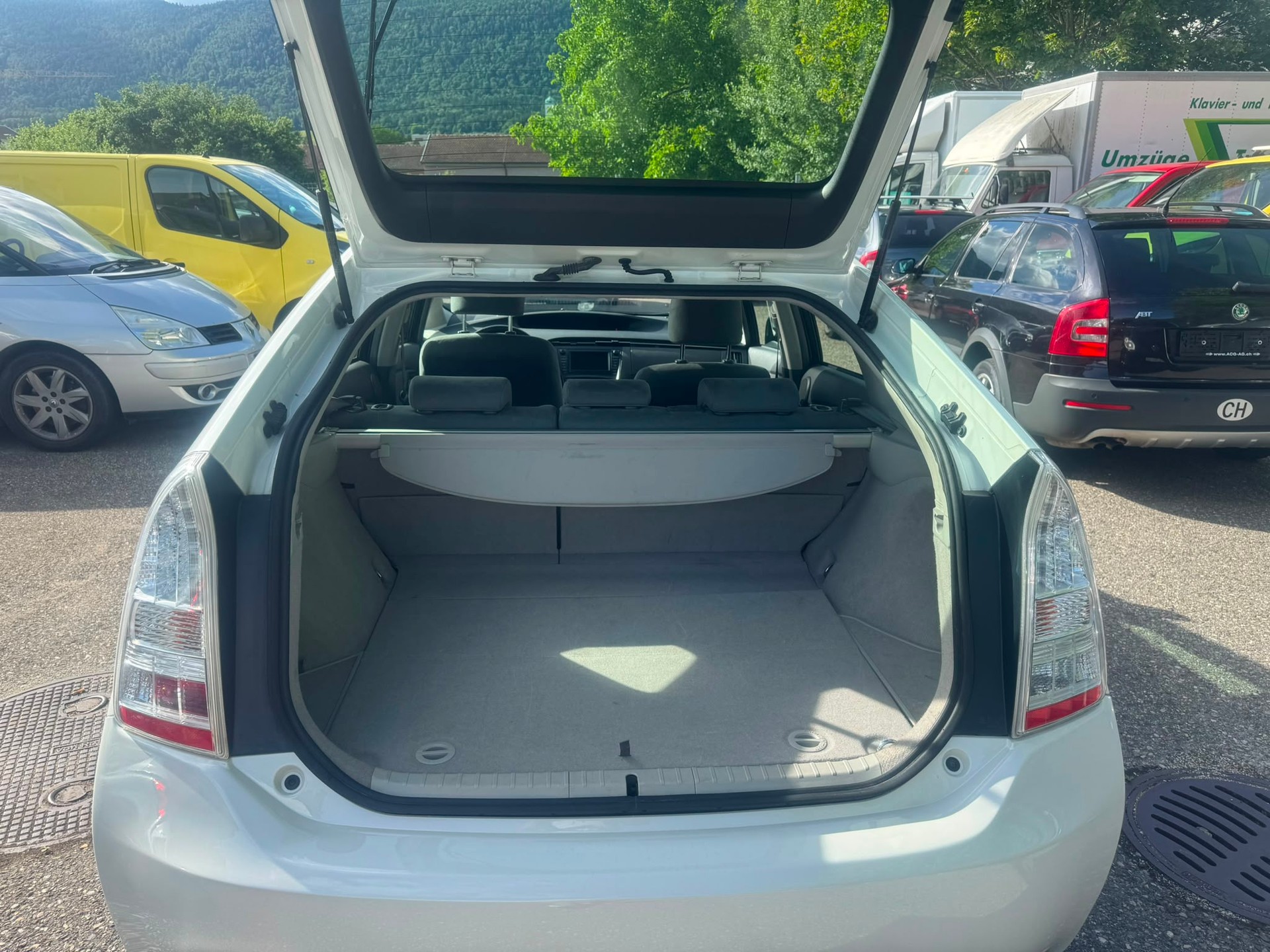 TOYOTA Prius 1.8 16V HSD Sol ** Navigationssystem ** RF-Kamera ** Head UP Display ** PDC Vorne ** Frisch Ab MFK & Service **-image-13