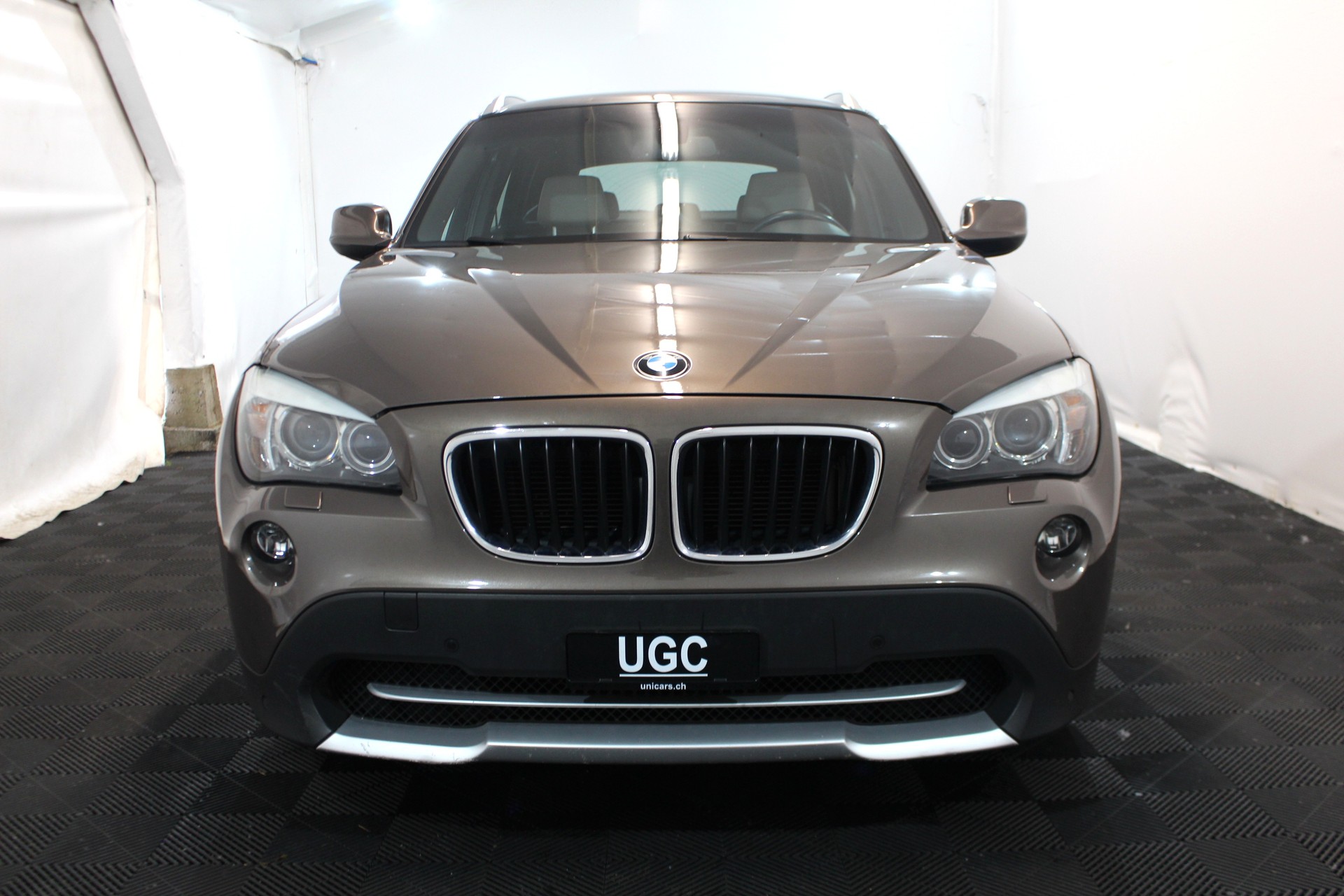 BMW X1 20d xDrive-showroom-element-1