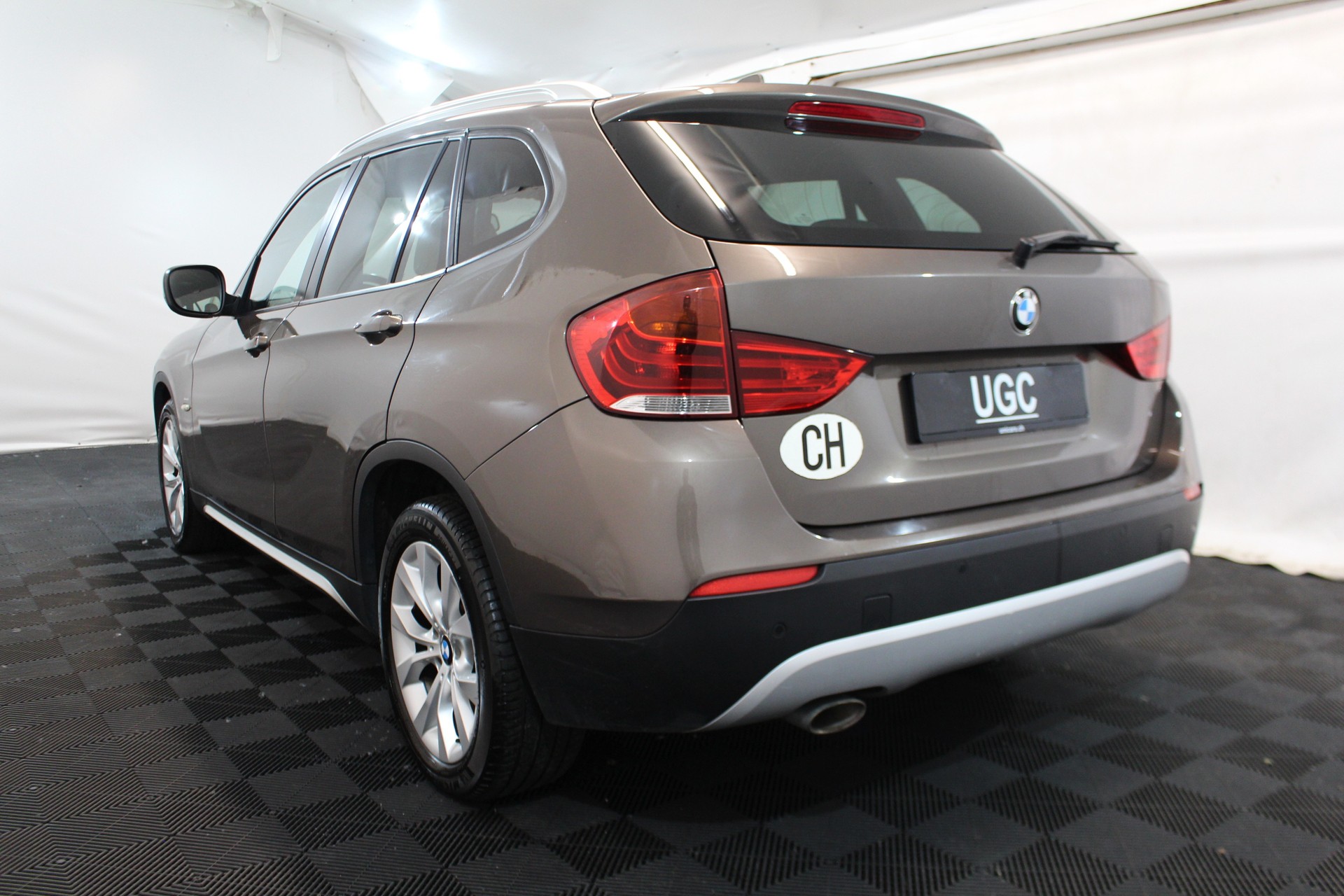 BMW X1 20d xDrive-showroom-element-3
