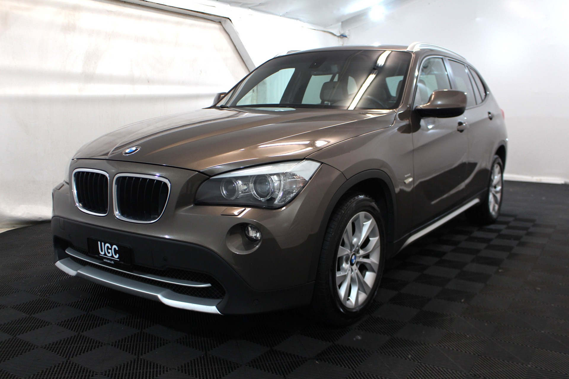 BMW X1 20d xDrive-showroom-element-2