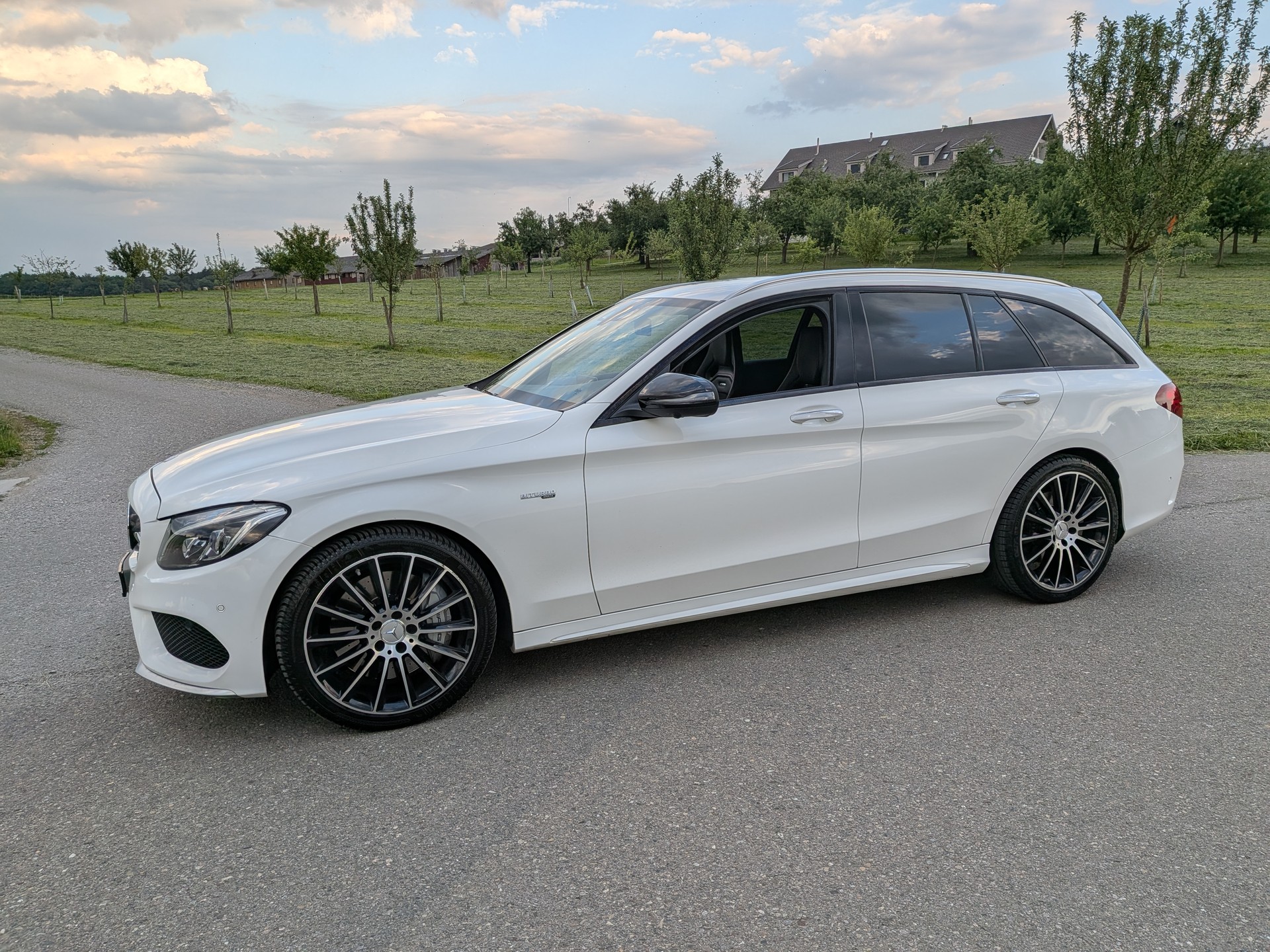 MERCEDES-BENZ C 43 AMG 4Matic 9G-Tronic-image-2