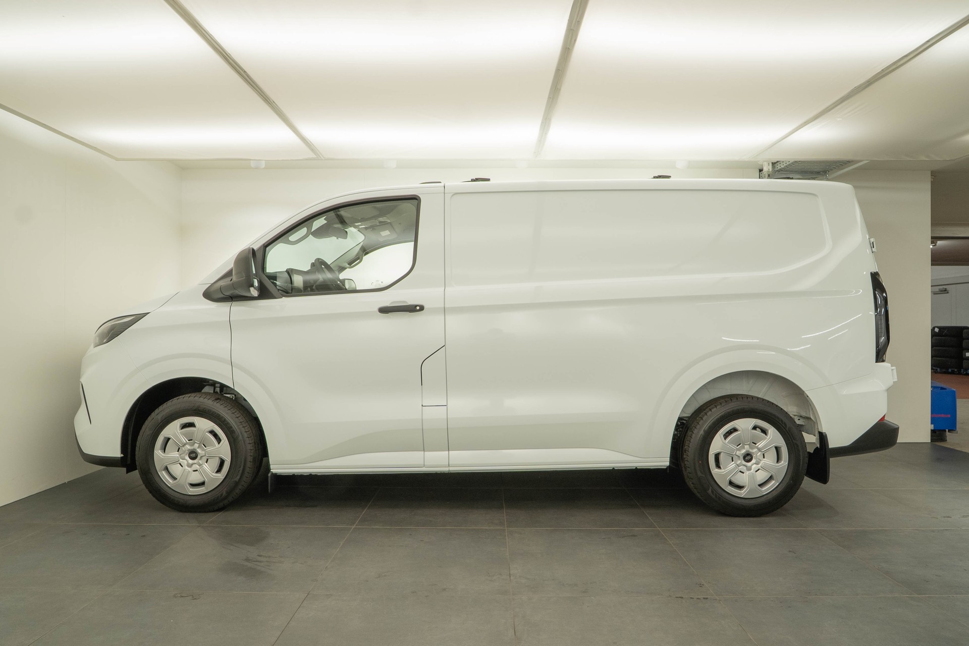 FORD Transit C Van 320 L1 2.0 EcoBlue 136 Trend 4x4-image-2