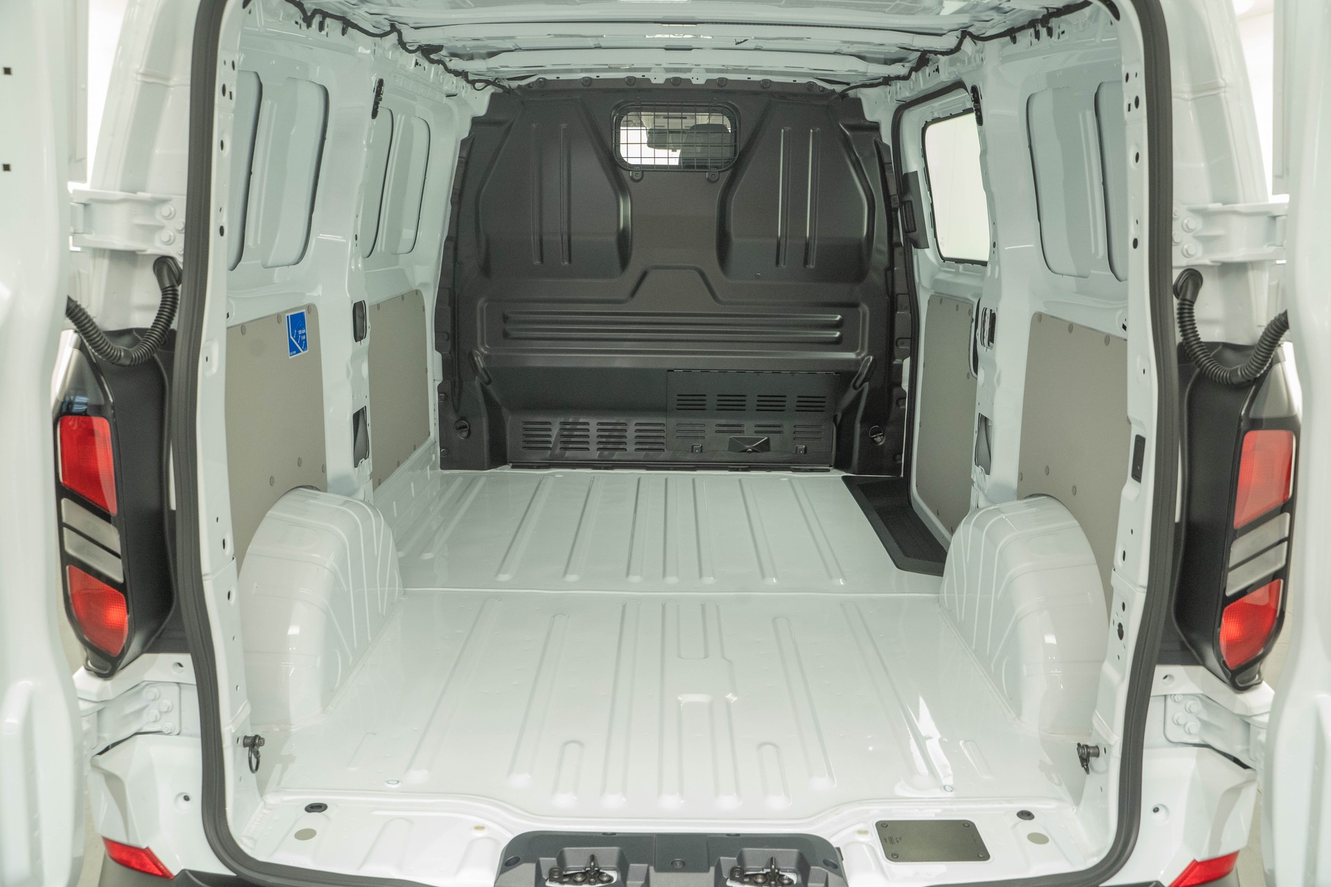 FORD Transit C Van 320 L1 2.0 EcoBlue 136 Trend 4x4-image-4