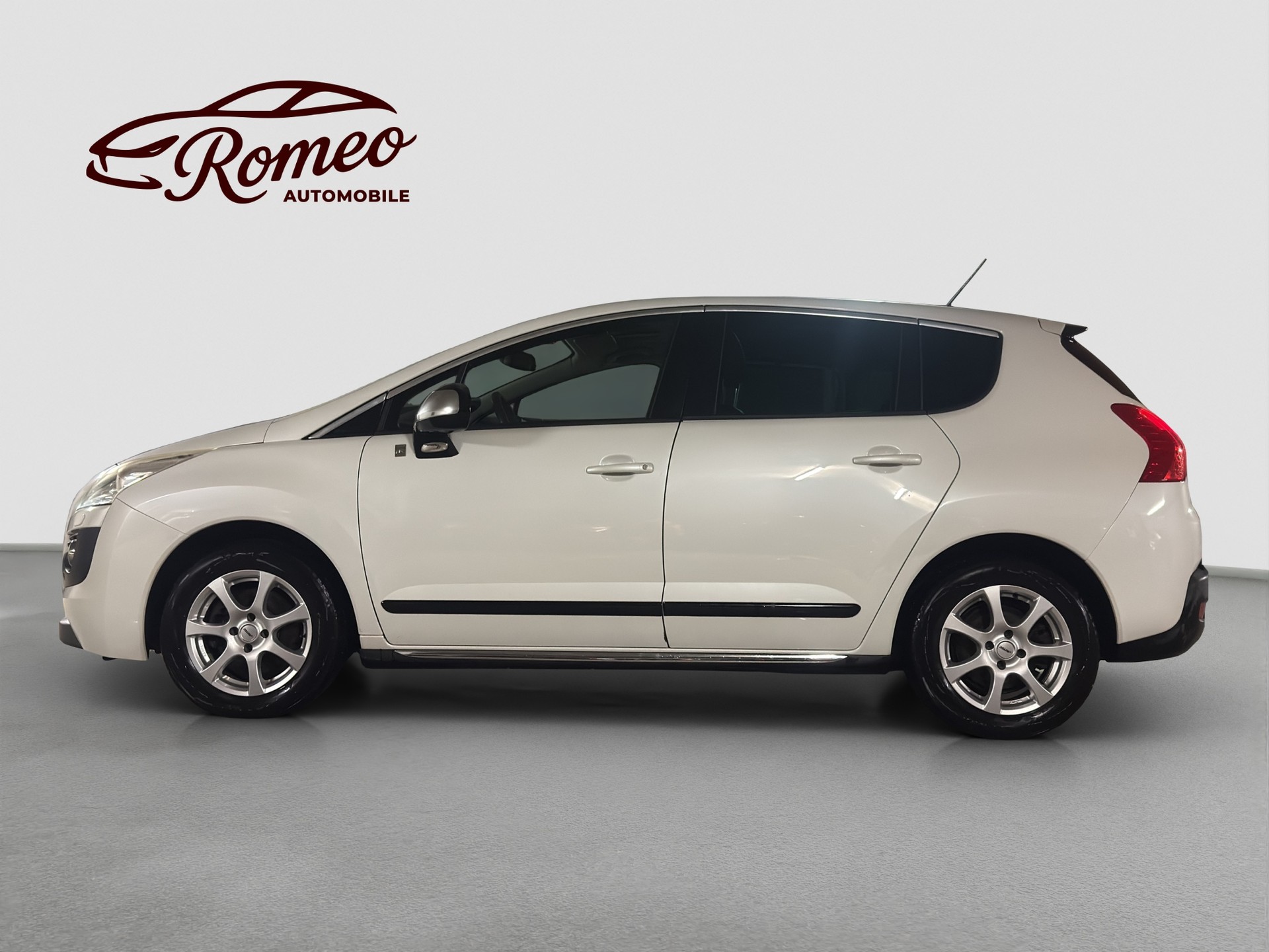PEUGEOT 3008 HYbrid4 2.0 HDI EGS6 4x4 ** Frisch ab MFK und Service ** Voll-Leder **-image-5
