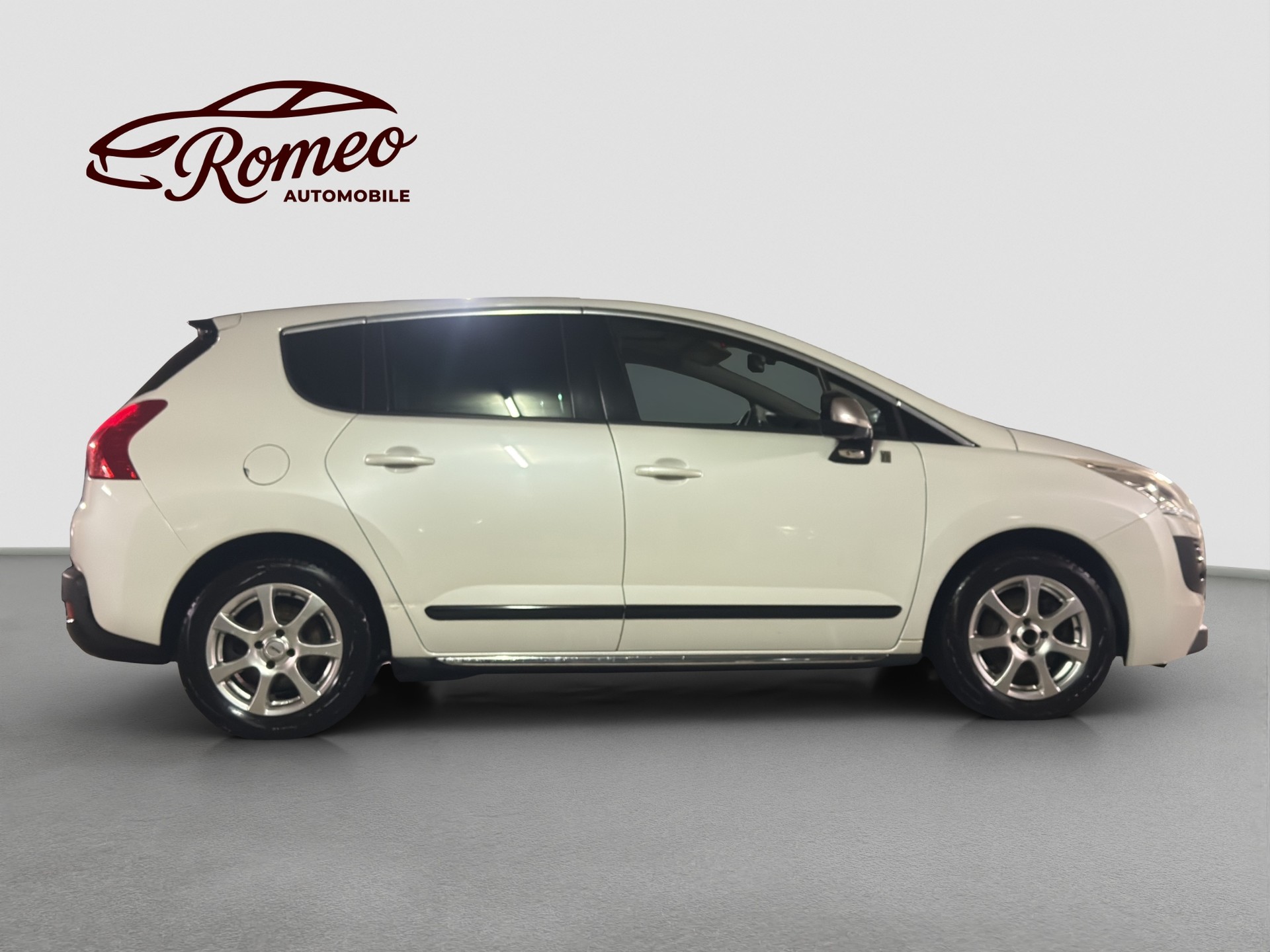 PEUGEOT 3008 HYbrid4 2.0 HDI EGS6 4x4 ** Frisch ab MFK und Service ** Voll-Leder **-image-4