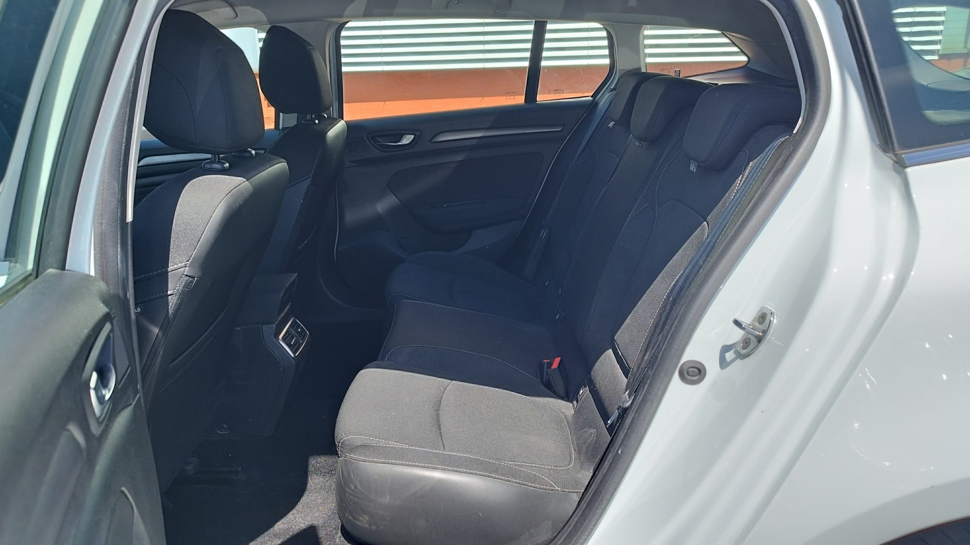 RENAULT Mégane Grandtour 1.5 dCi Business EDC-image-10