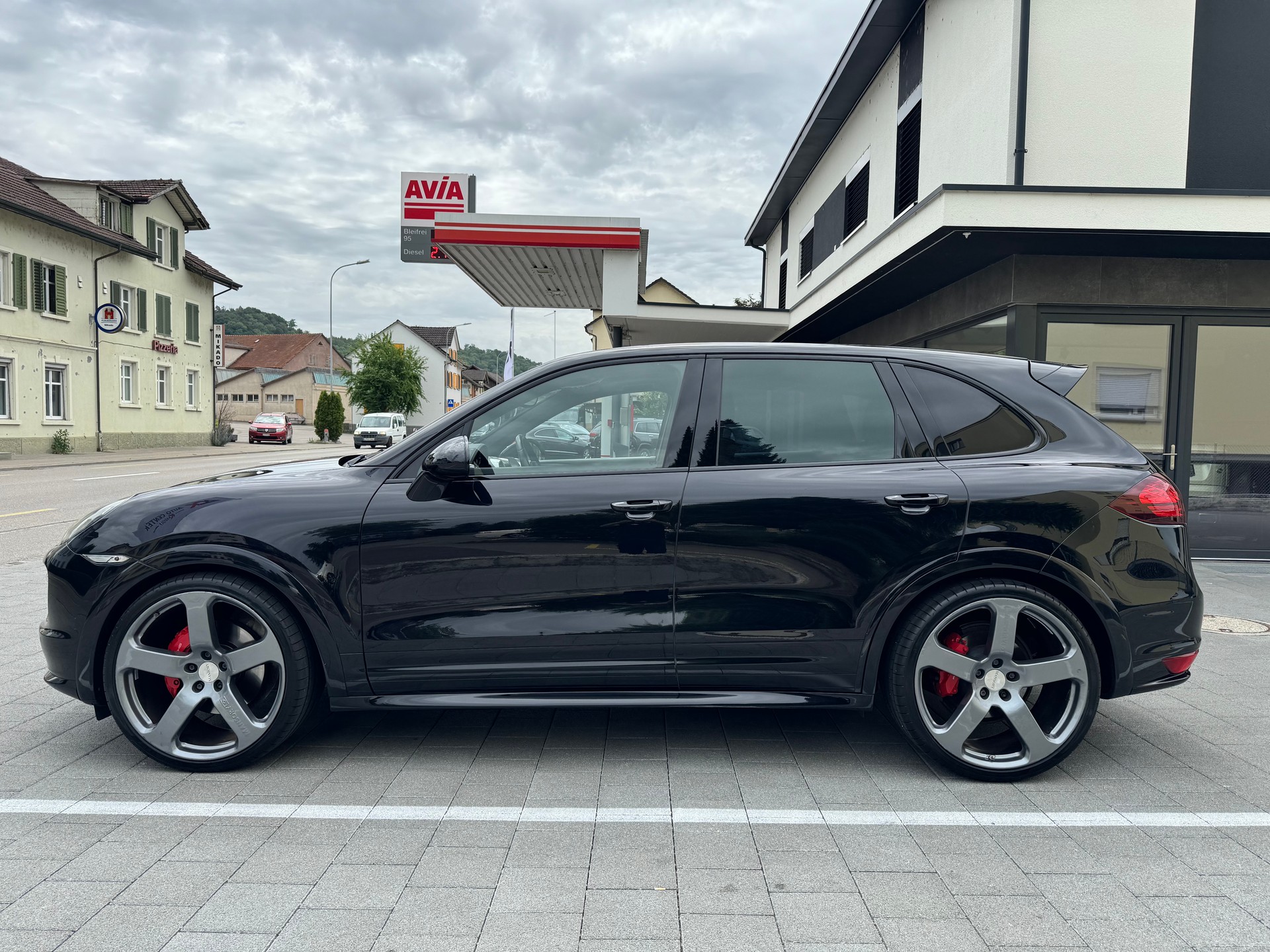 PORSCHE Cayenne GTS *CH-Fahrzeug*inkl. Garantie*Mansory-Felgen*-image-1