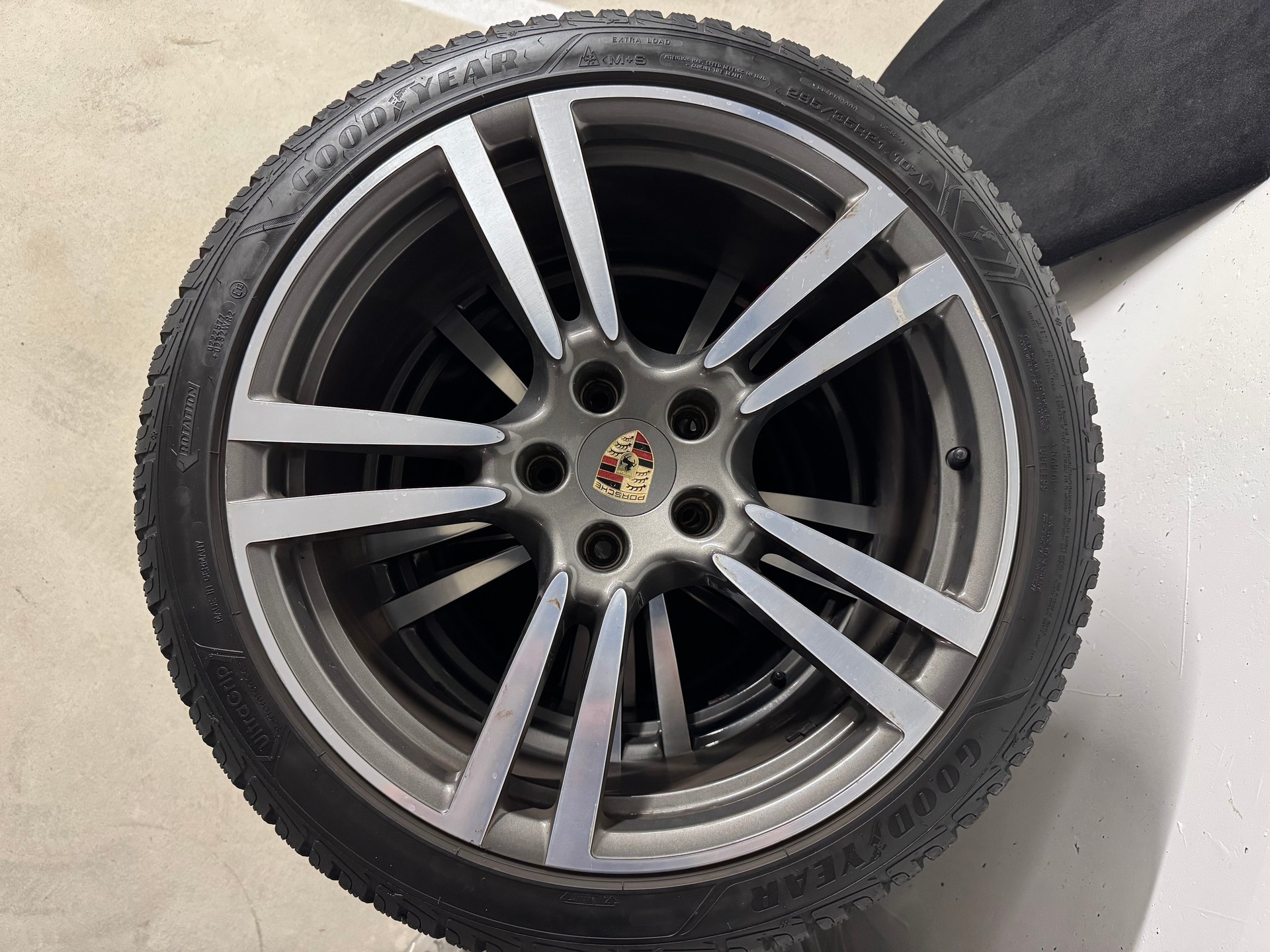 PORSCHE Cayenne GTS *CH-Fahrzeug*inkl. Garantie*Mansory-Felgen*-image-20