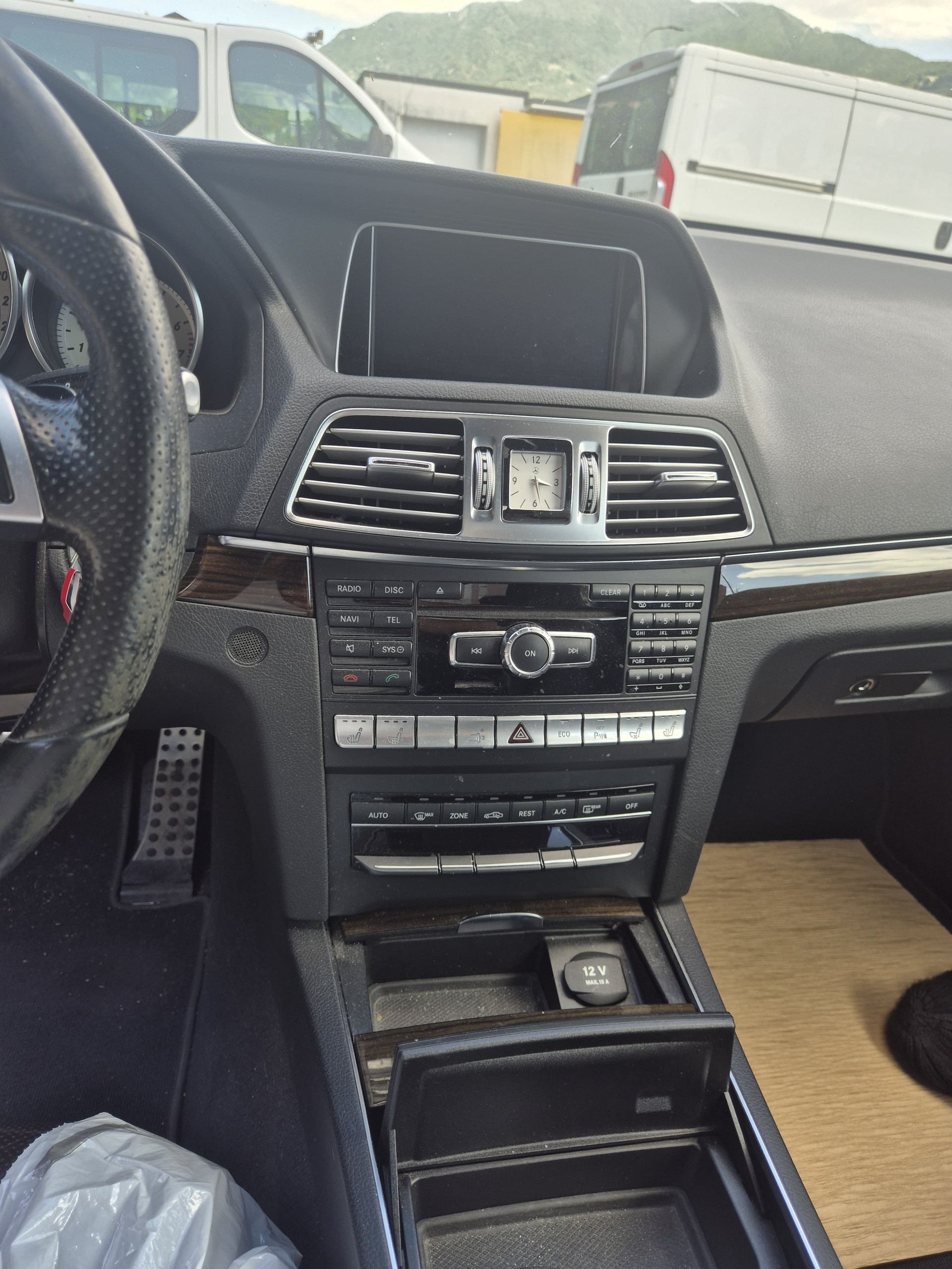 MERCEDES-BENZ E 250 7G-Tronic-image-5