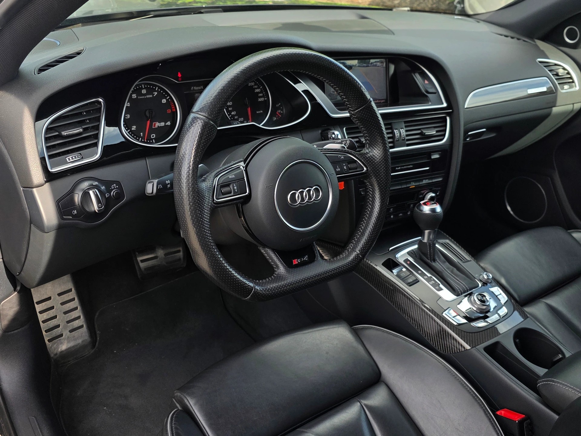 AUDI RS4 Avant 4.2 FSI V8 Quattro S-tronic * CH-Fahrzeug *-image-14