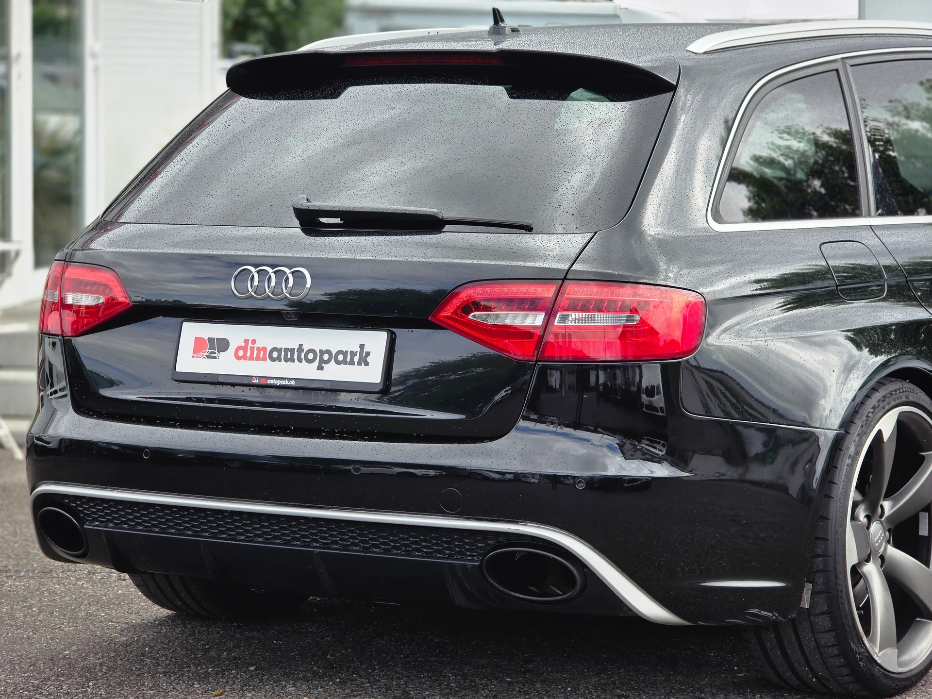 AUDI RS4 Avant 4.2 FSI V8 Quattro S-tronic * CH-Fahrzeug *-image-7