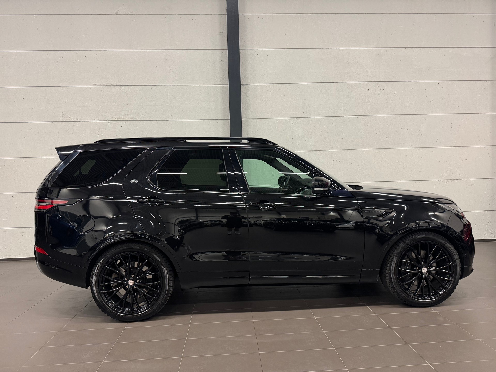 LAND ROVER Discovery 3.0 SDV6 HSE Automatic 7 Plätze-image-9