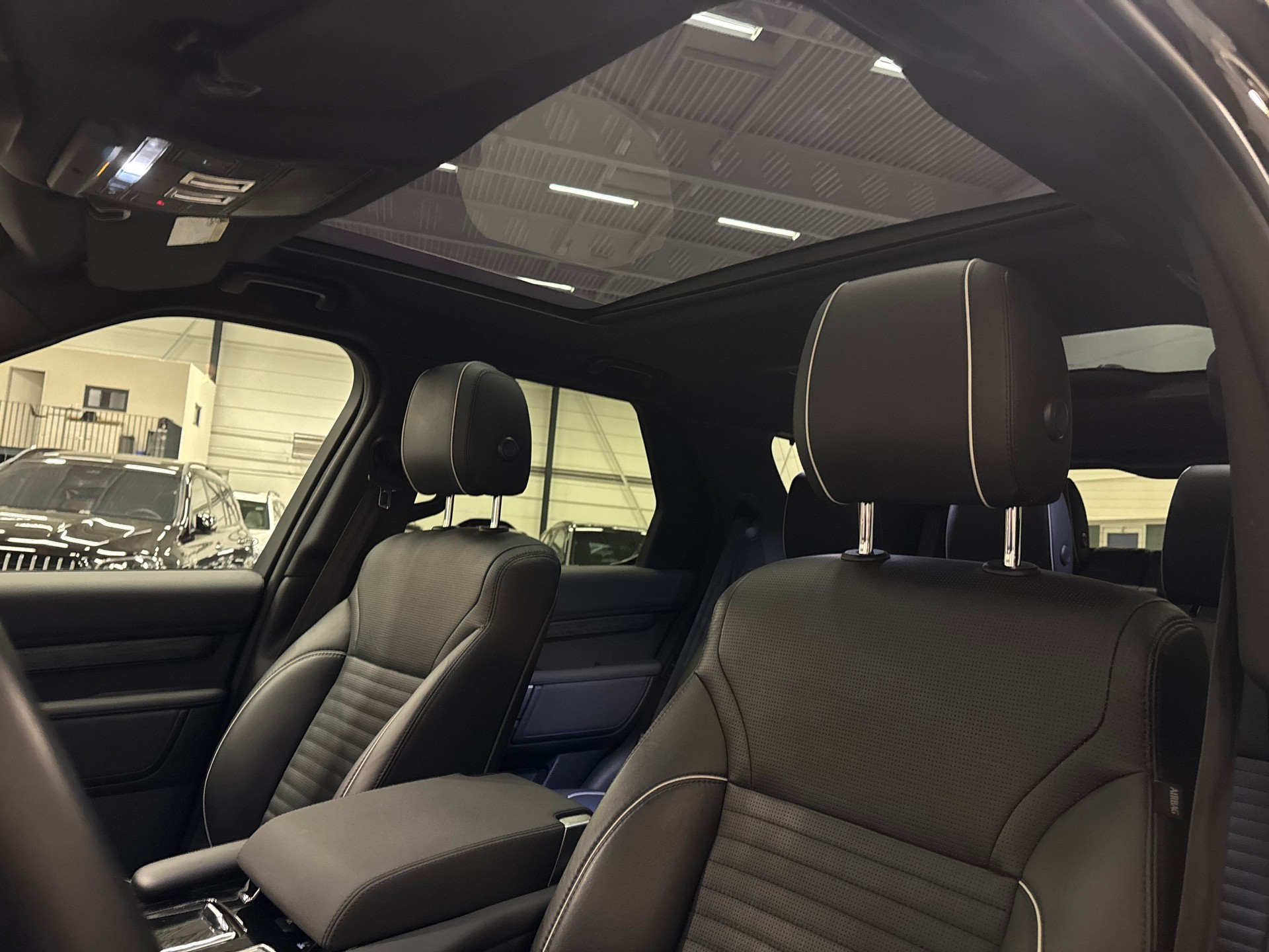 LAND ROVER Discovery 3.0 SDV6 HSE Automatic 7 Plätze-image-17