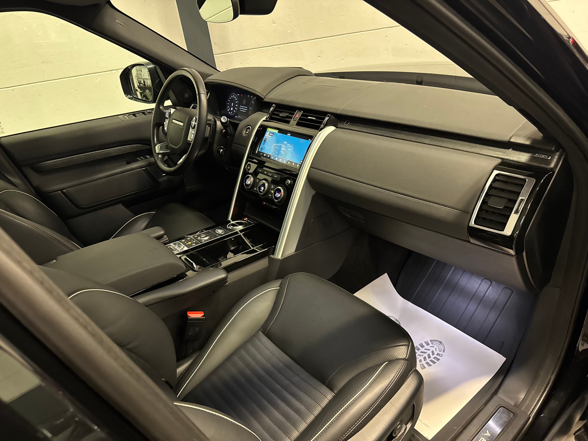 LAND ROVER Discovery 3.0 SDV6 HSE Automatic 7 Plätze-image-18