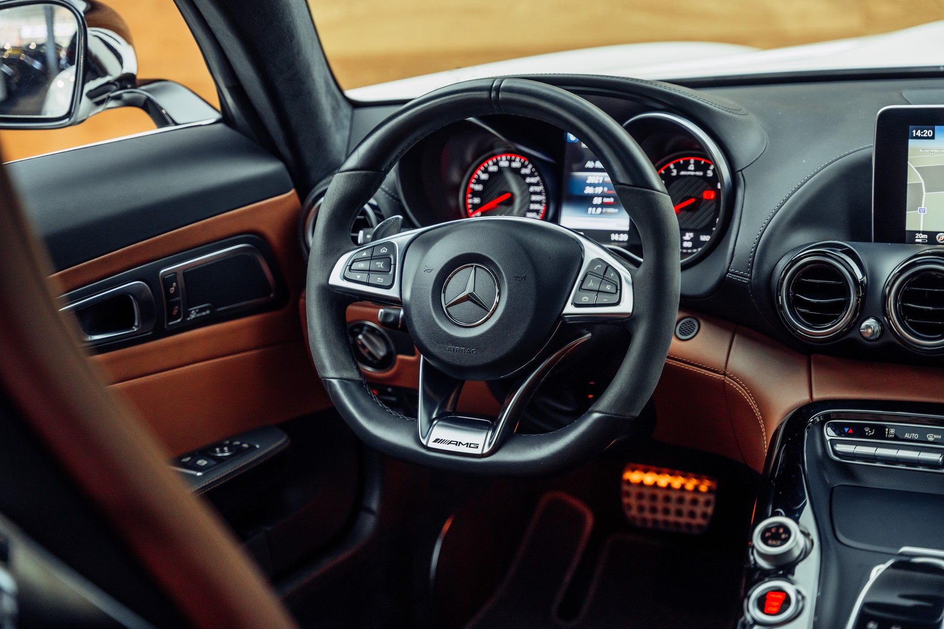 MERCEDES-BENZ AMG GT S Speedshift DCT-image-10