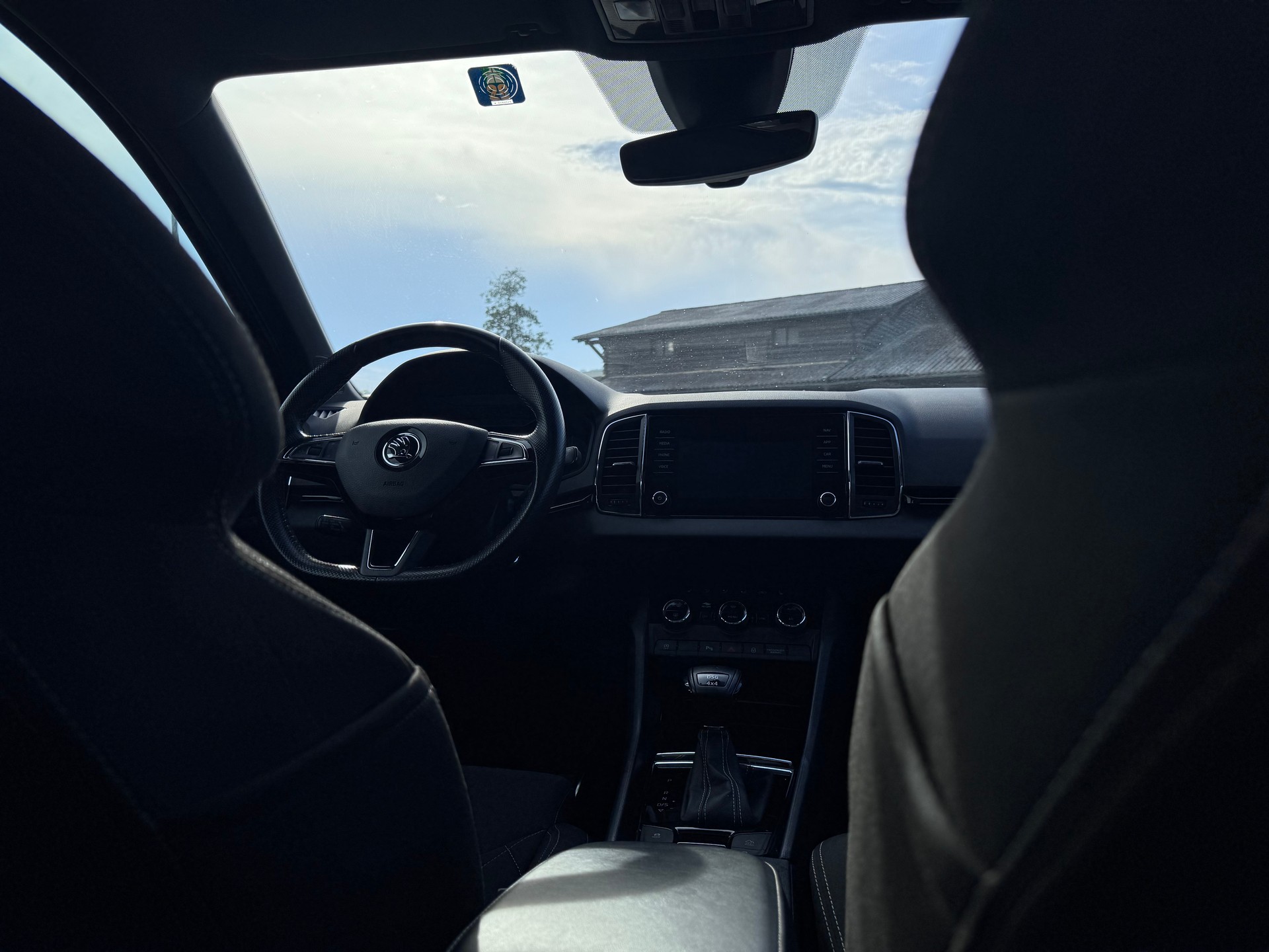 SKODA Karoq 2.0 TSI SportLine 4x4 DSG-image-10