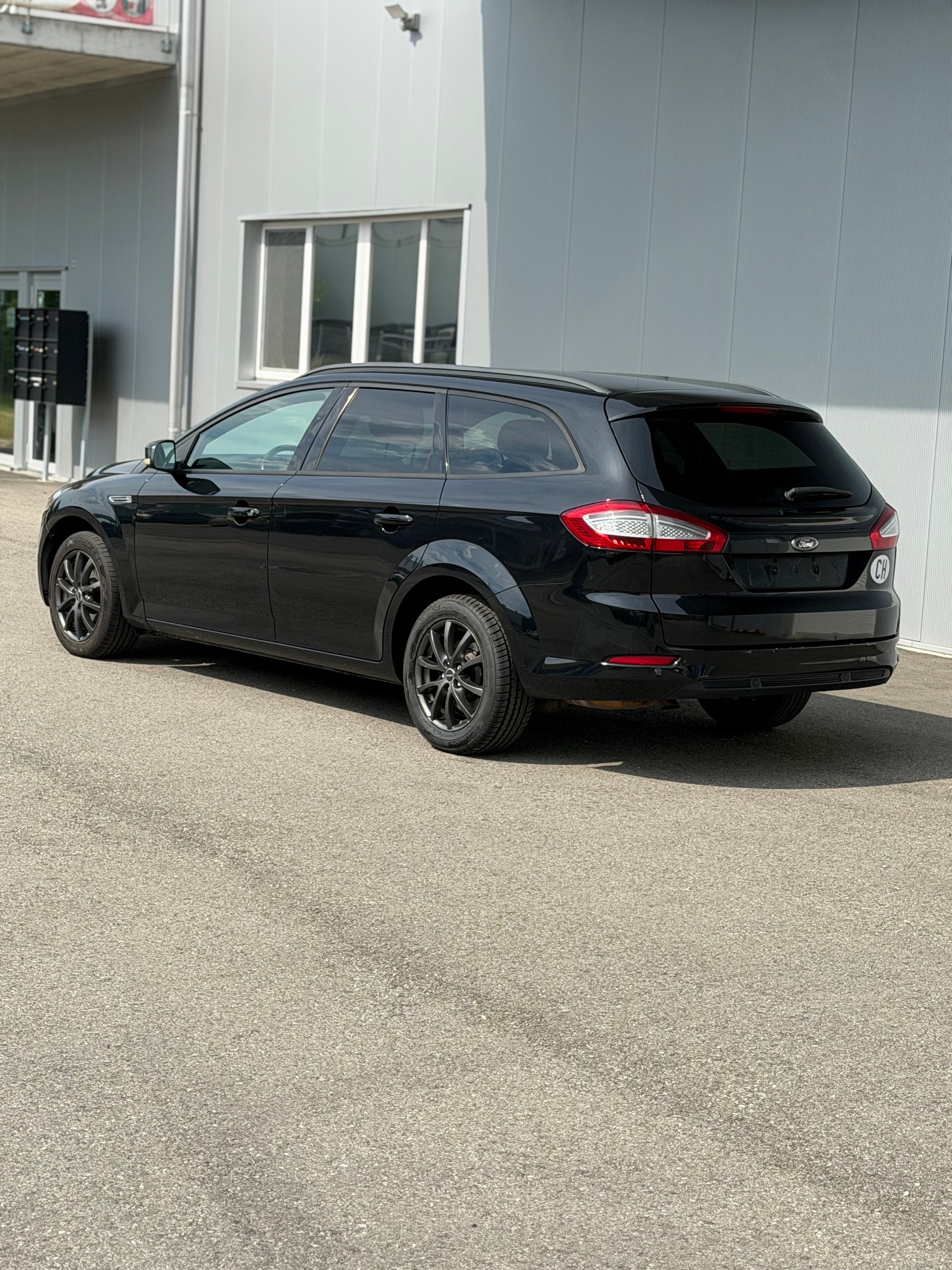 FORD Mondeo Kombi-image-2