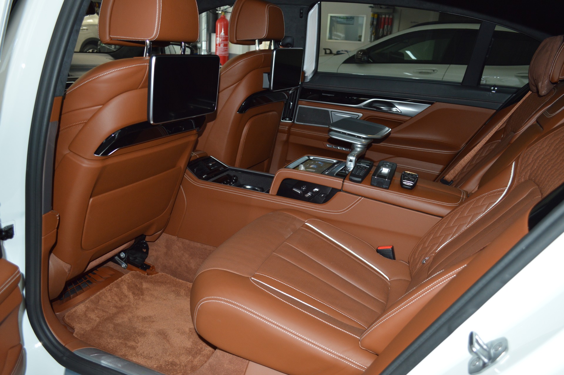 BMW 750Li xDrive Steptronic-image-11