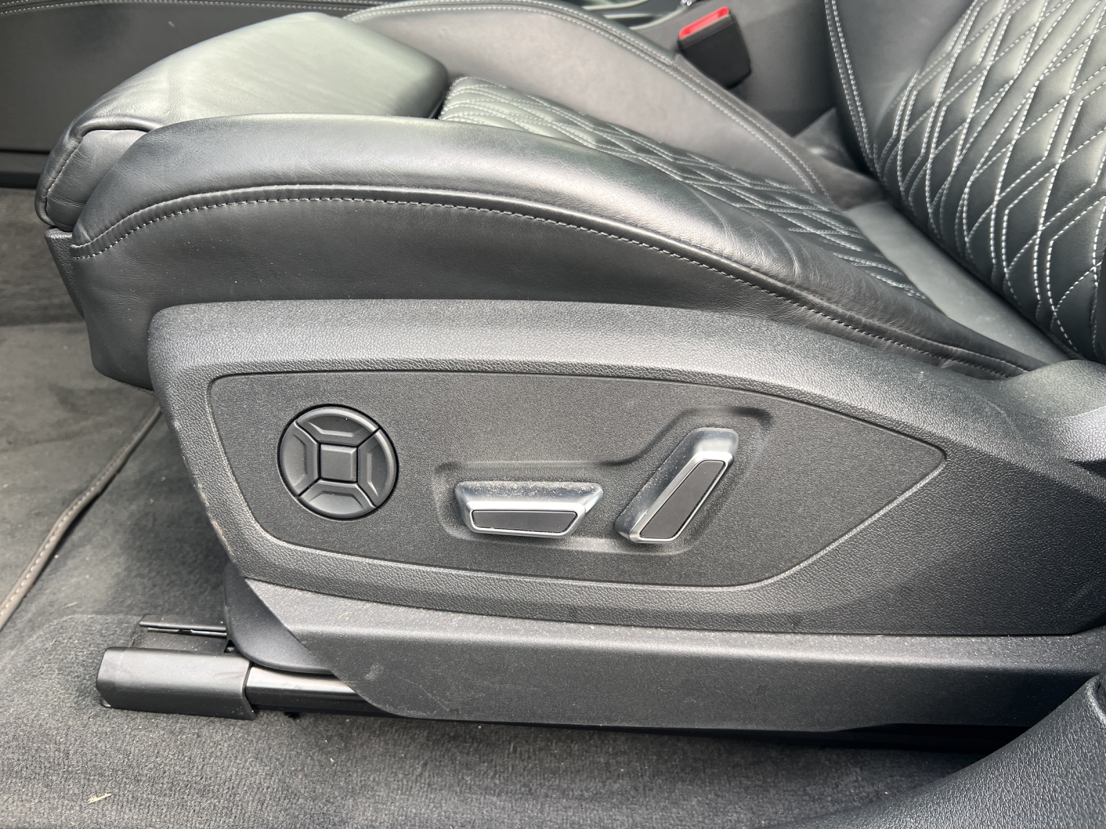 AUDI e-tron 55 Sportback S Line quattro-image-14