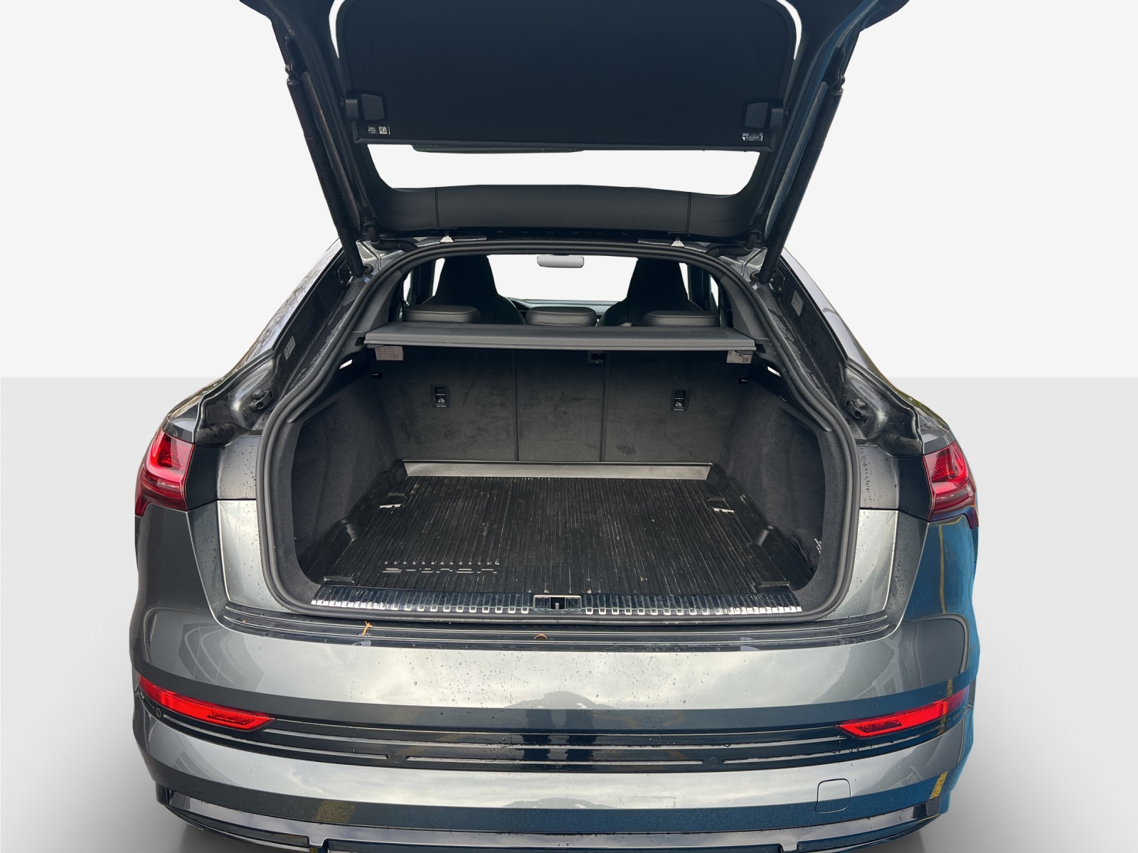 AUDI e-tron 55 Sportback S Line quattro-image-12
