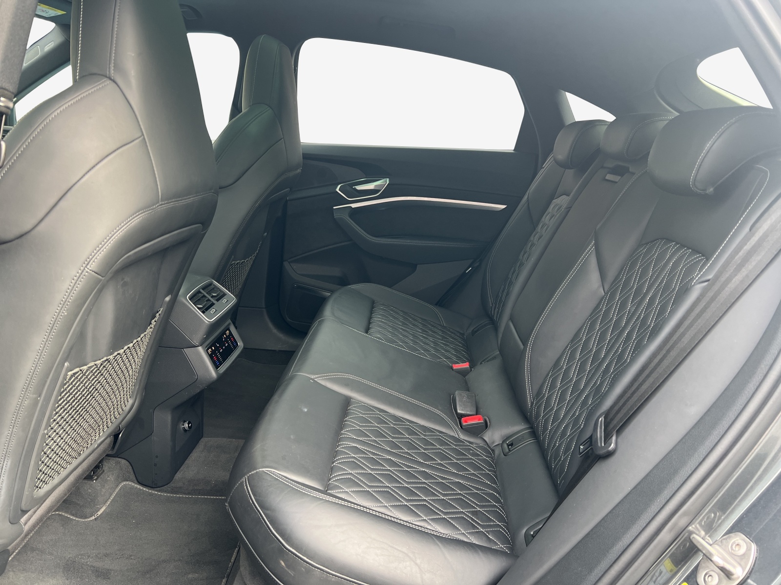 AUDI e-tron 55 Sportback S Line quattro-image-11
