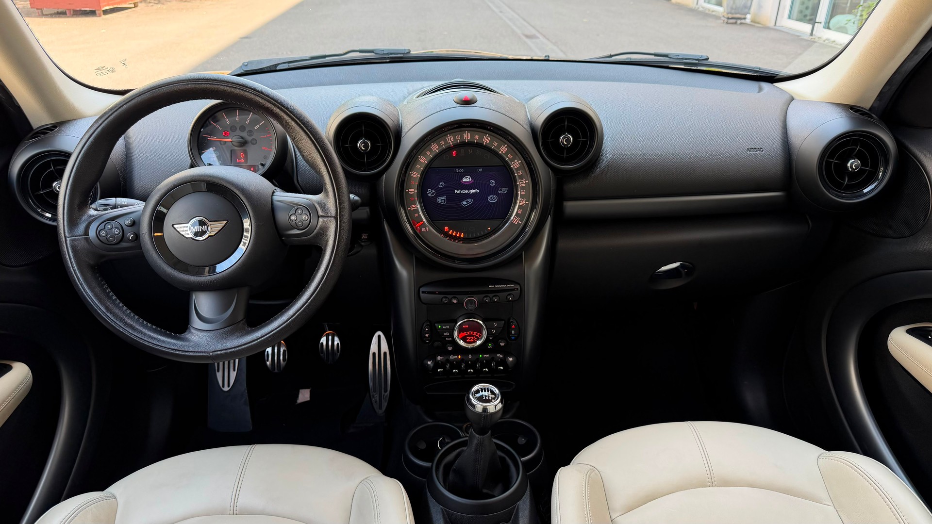MINI Countryman Cooper S ALL4 Snowhill-image-14