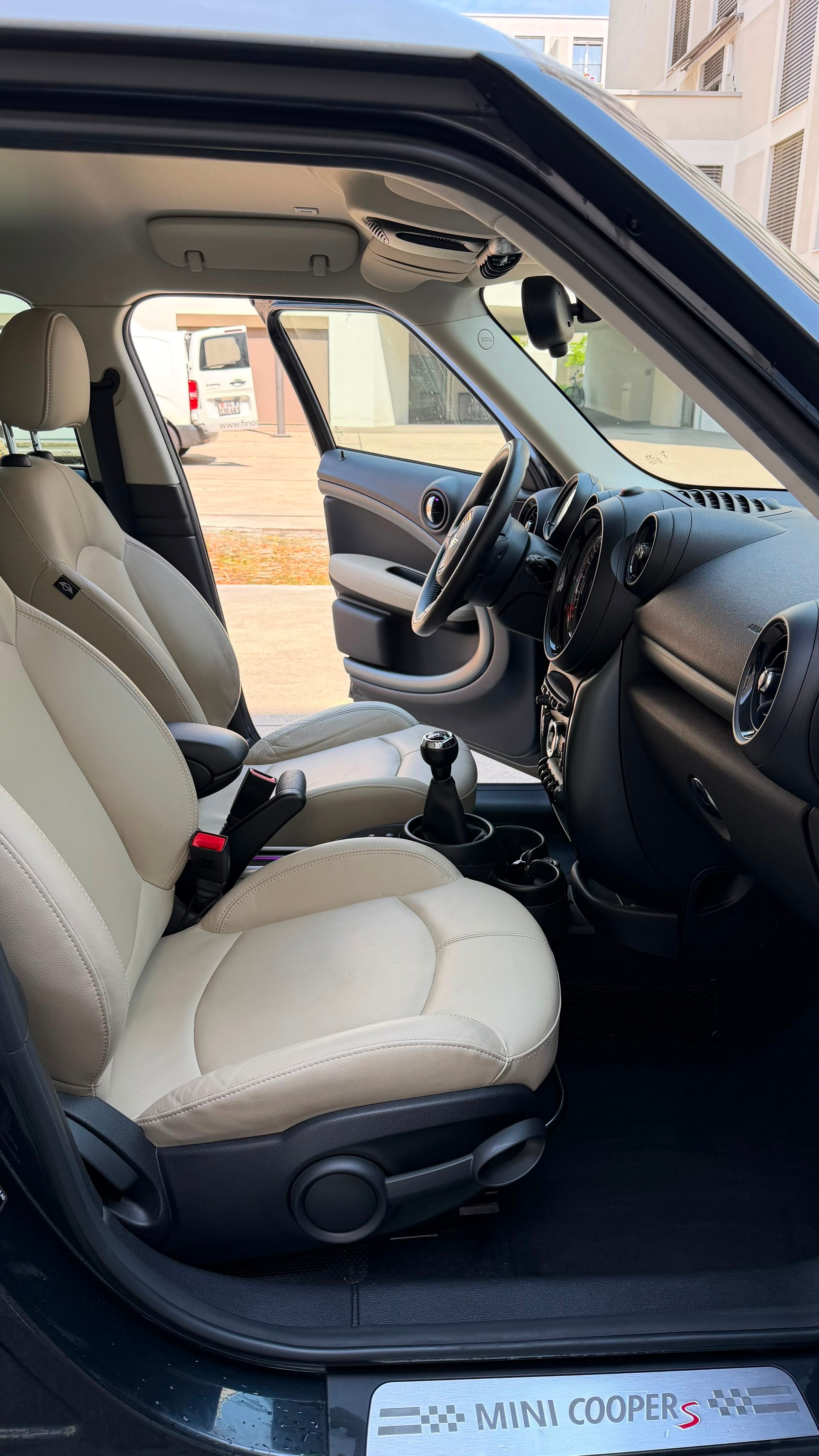 MINI Countryman Cooper S ALL4 Snowhill-image-9