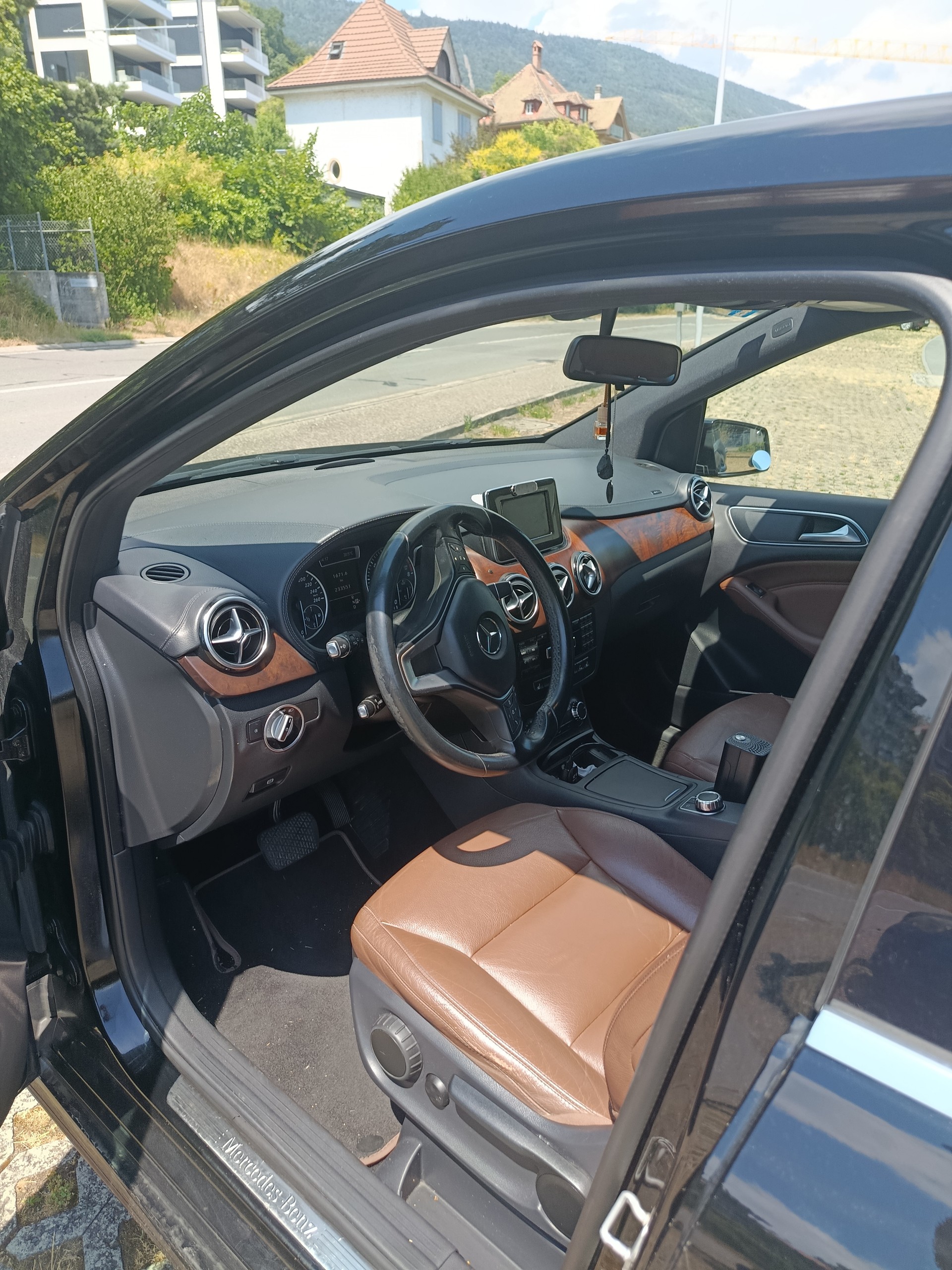 MERCEDES-BENZ B 200-image-4