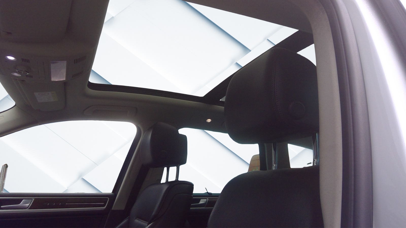 VW Touareg 3.0 TDI BlueMotion Technology Tiptronic-image-11