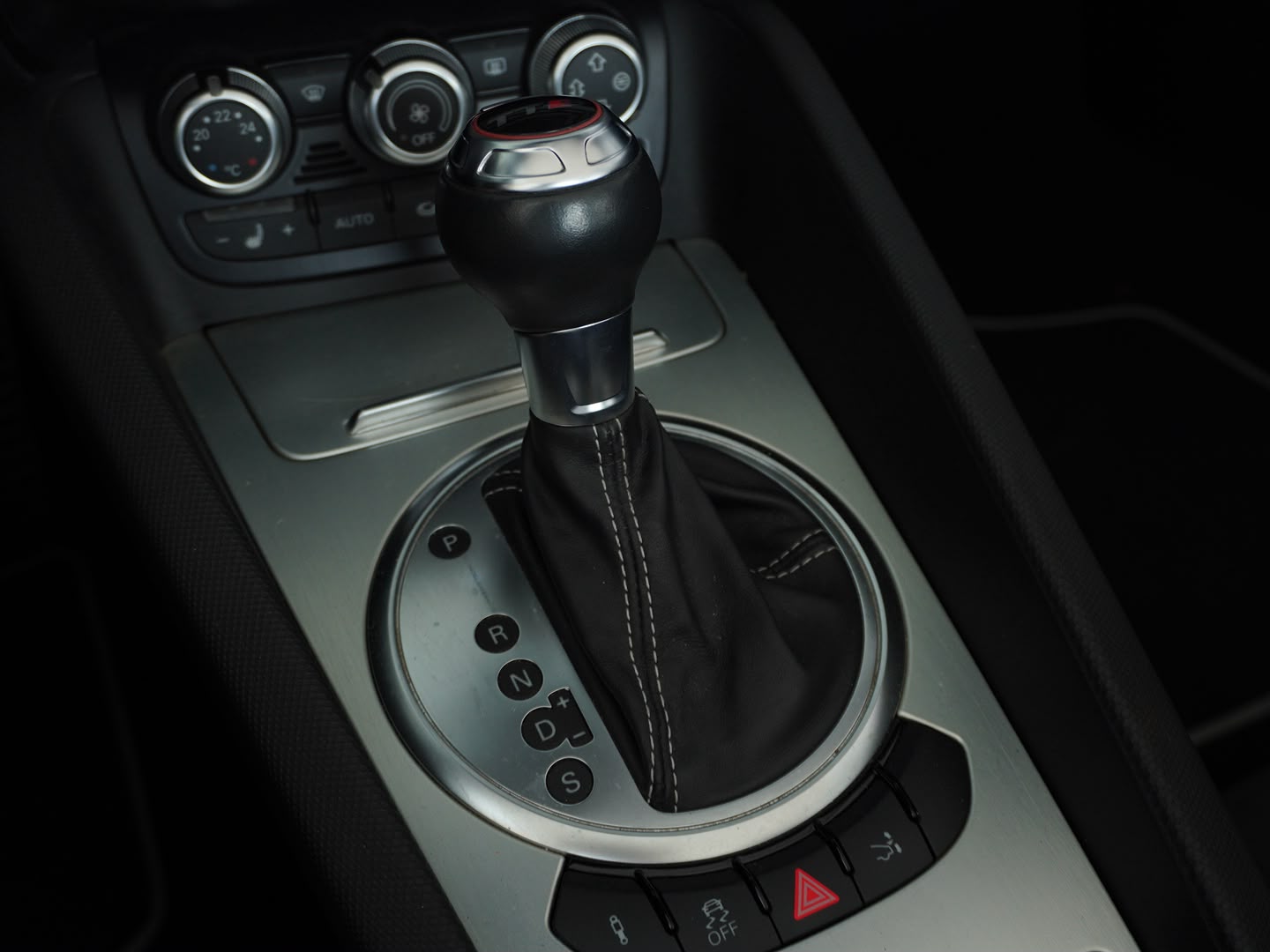AUDI TTS Roadster 2.0 TFSI quattro S-tronic-image-10