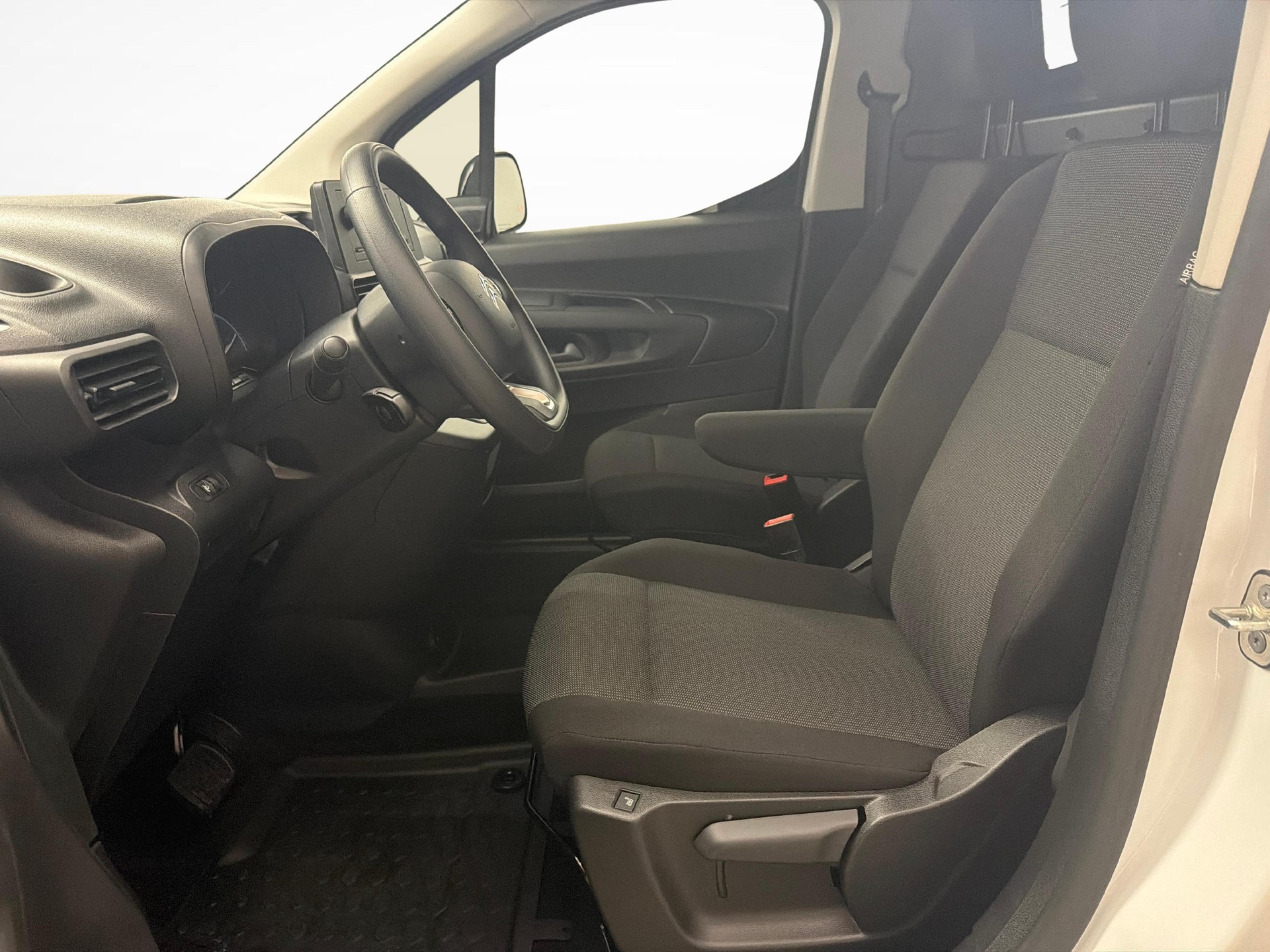 CITROEN e-Berlingo M erhöhte Nutzlast 50kWh Swiss Edition-image-9