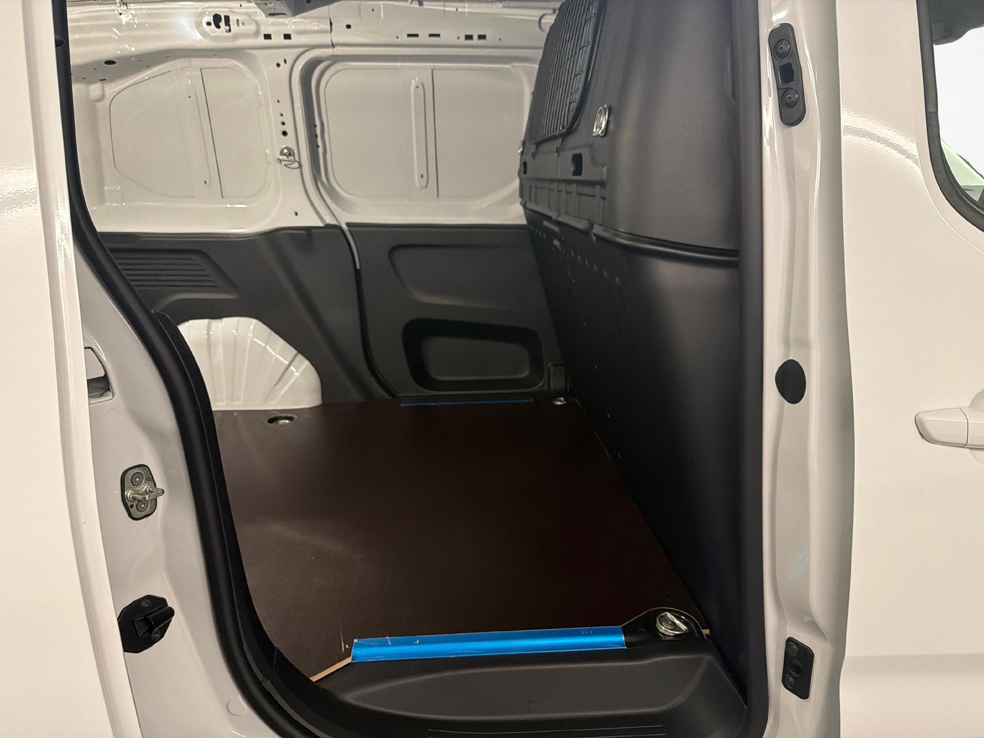CITROEN e-Berlingo M erhöhte Nutzlast 50kWh Swiss Edition-image-11