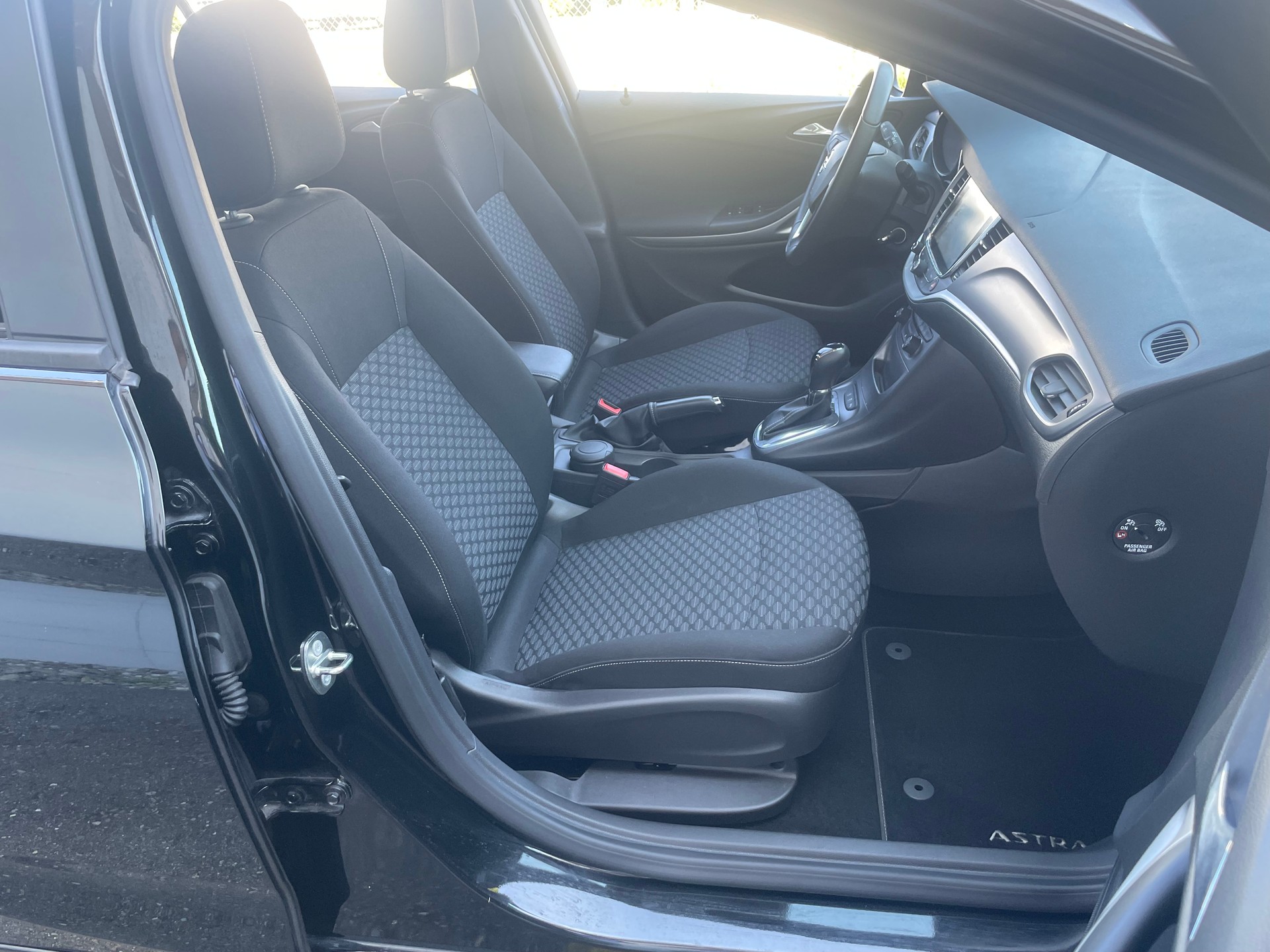 OPEL Astra 1.4i Turbo Enjoy Automatic-image-9