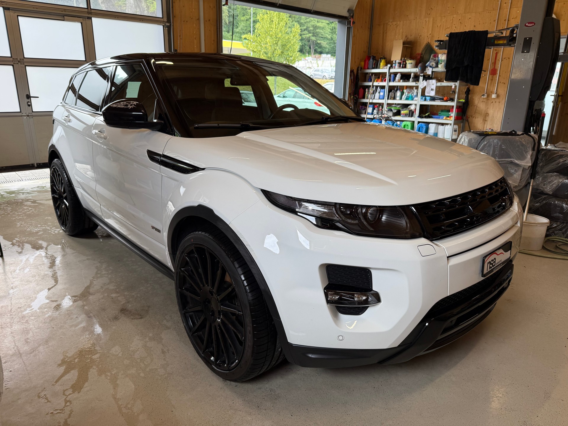 LAND ROVER Range Rover Evoque 2.2 SD4 P212 AT9-image-2