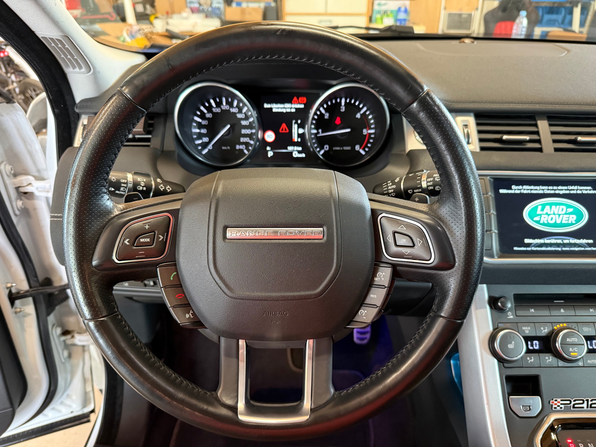 LAND ROVER Range Rover Evoque 2.2 SD4 P212 AT9-image-8