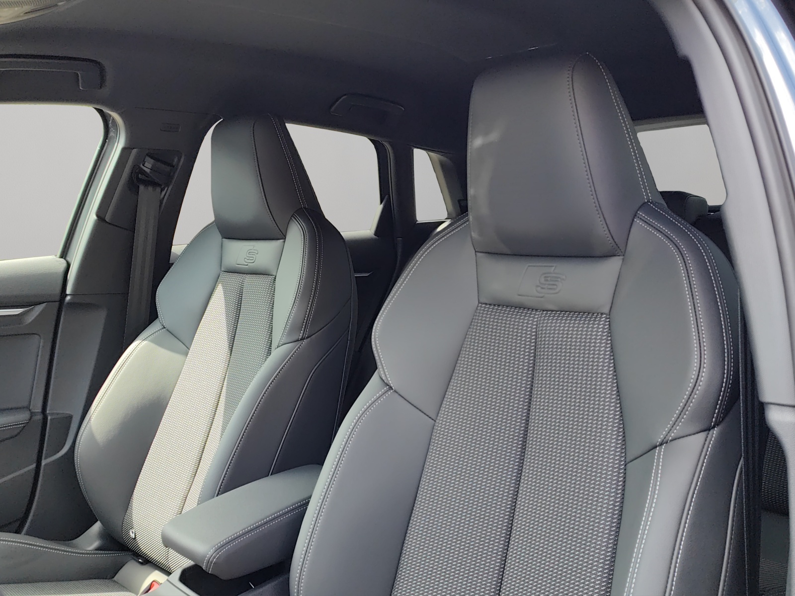 AUDI A3 Sportback TFSI 150 kW quattro S line S tronic-image-6