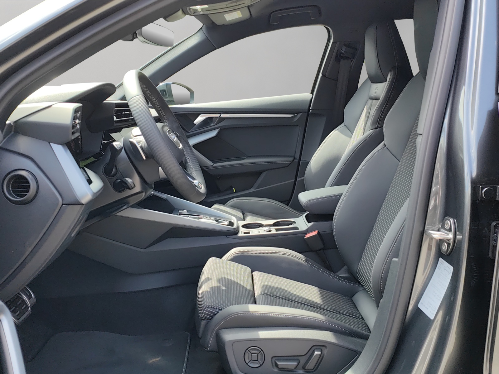 AUDI A3 Sportback TFSI 150 kW quattro S line S tronic-image-5