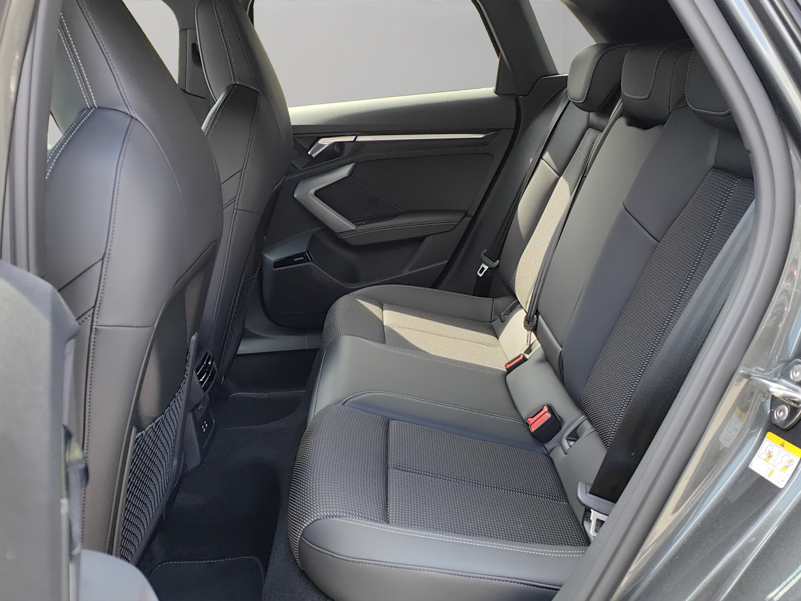 AUDI A3 Sportback TFSI 150 kW quattro S line S tronic-image-14